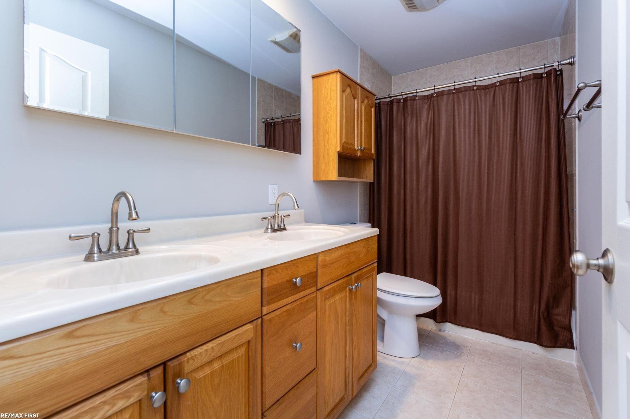400 ERomeo road Road, MI — Photo 56