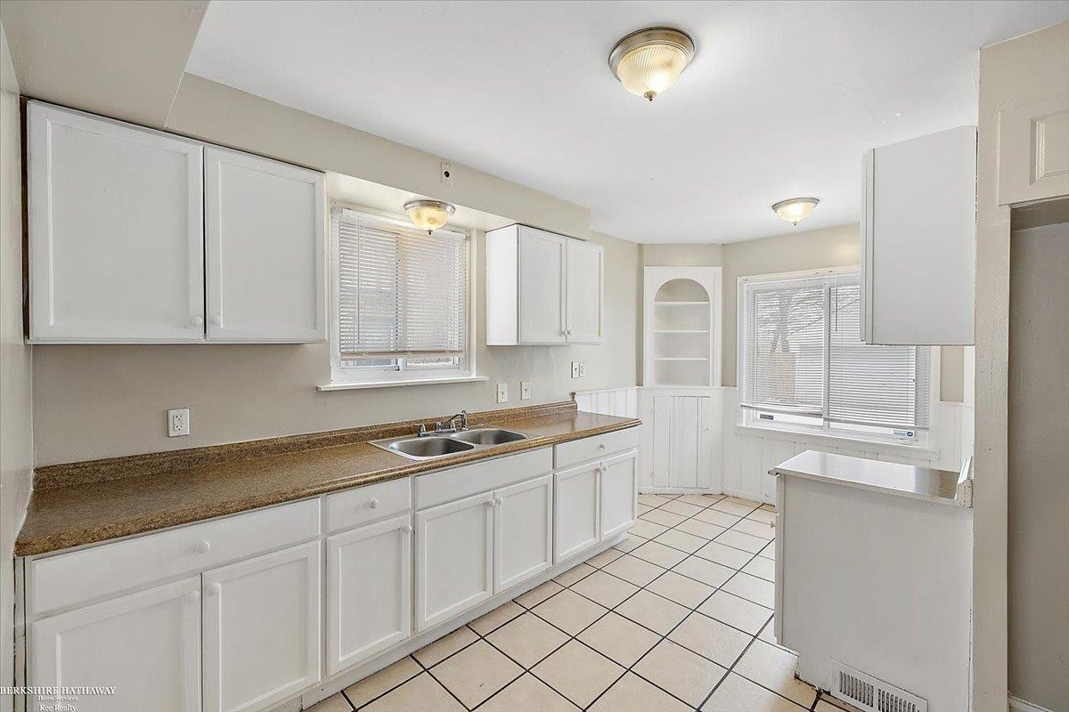 9364 E Outer Drive, Detroit, MI 48213 — Photo 11