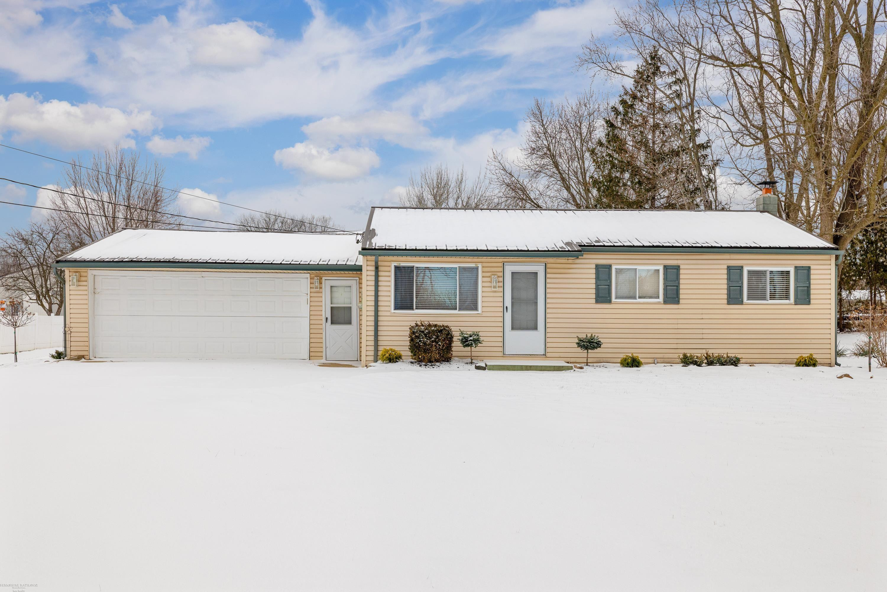 16445 29 Mile Rd Road, MI — front exterior