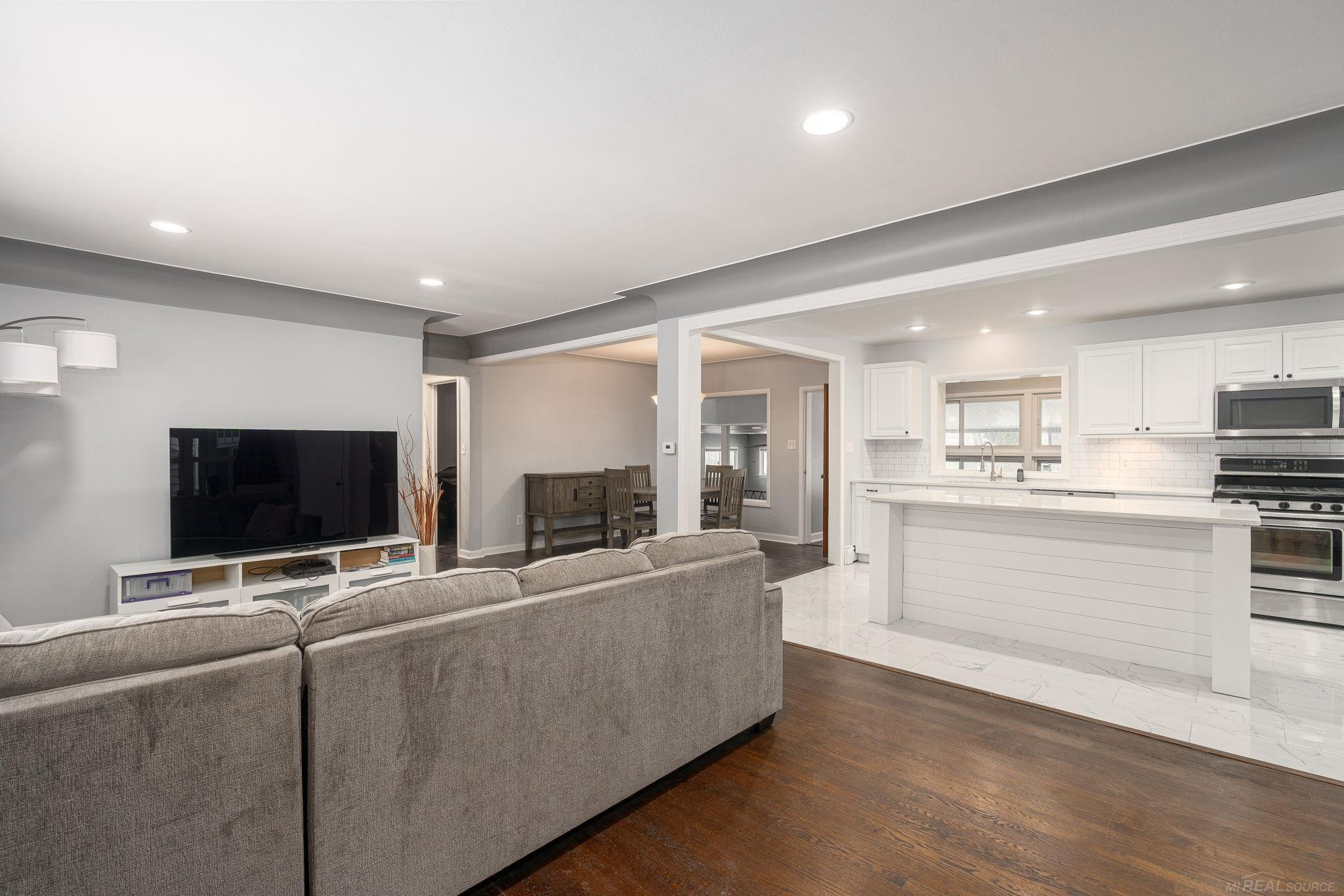 526 Girard Avenue, Royal Oak, MI 48073 — Photo 8