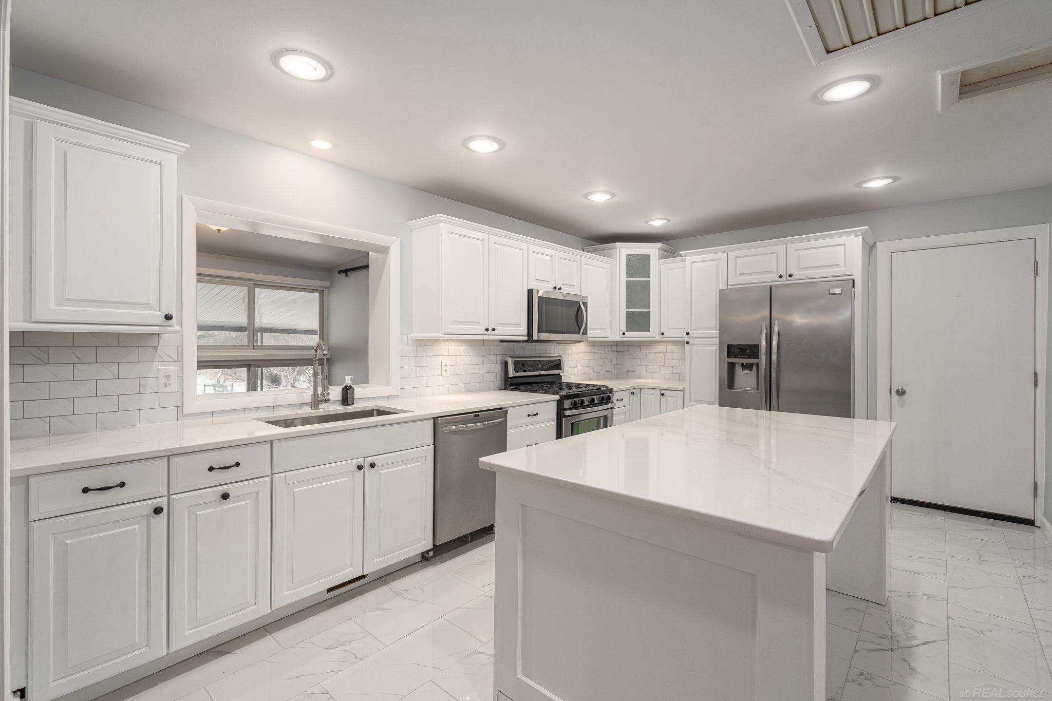526 Girard Avenue, Royal Oak, MI 48073 — Photo 12