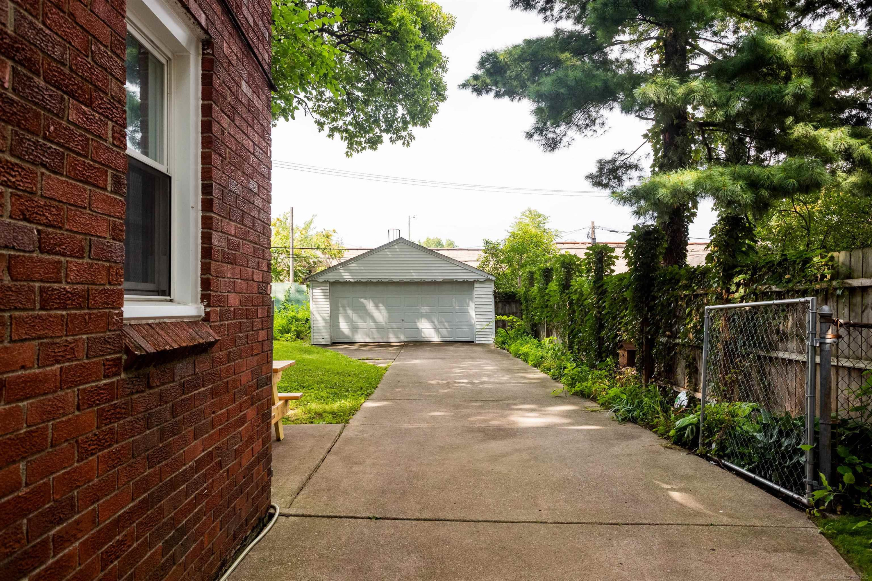 2444 Woodstock Drive, Detroit, MI 48203 — Photo 33