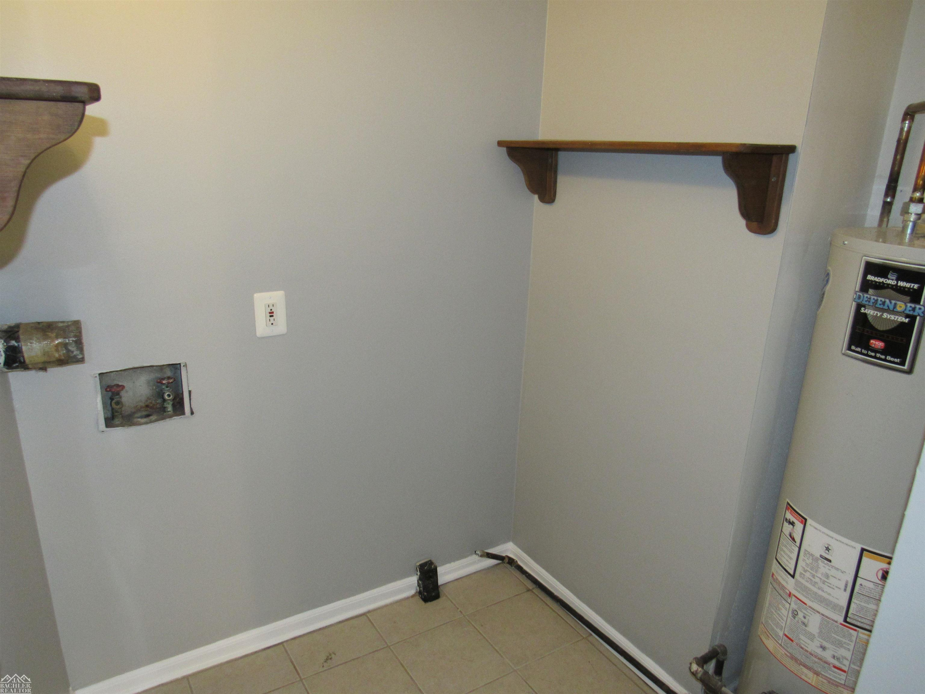 949 Liberty Street, Algonac, MI 48001 — Photo 8