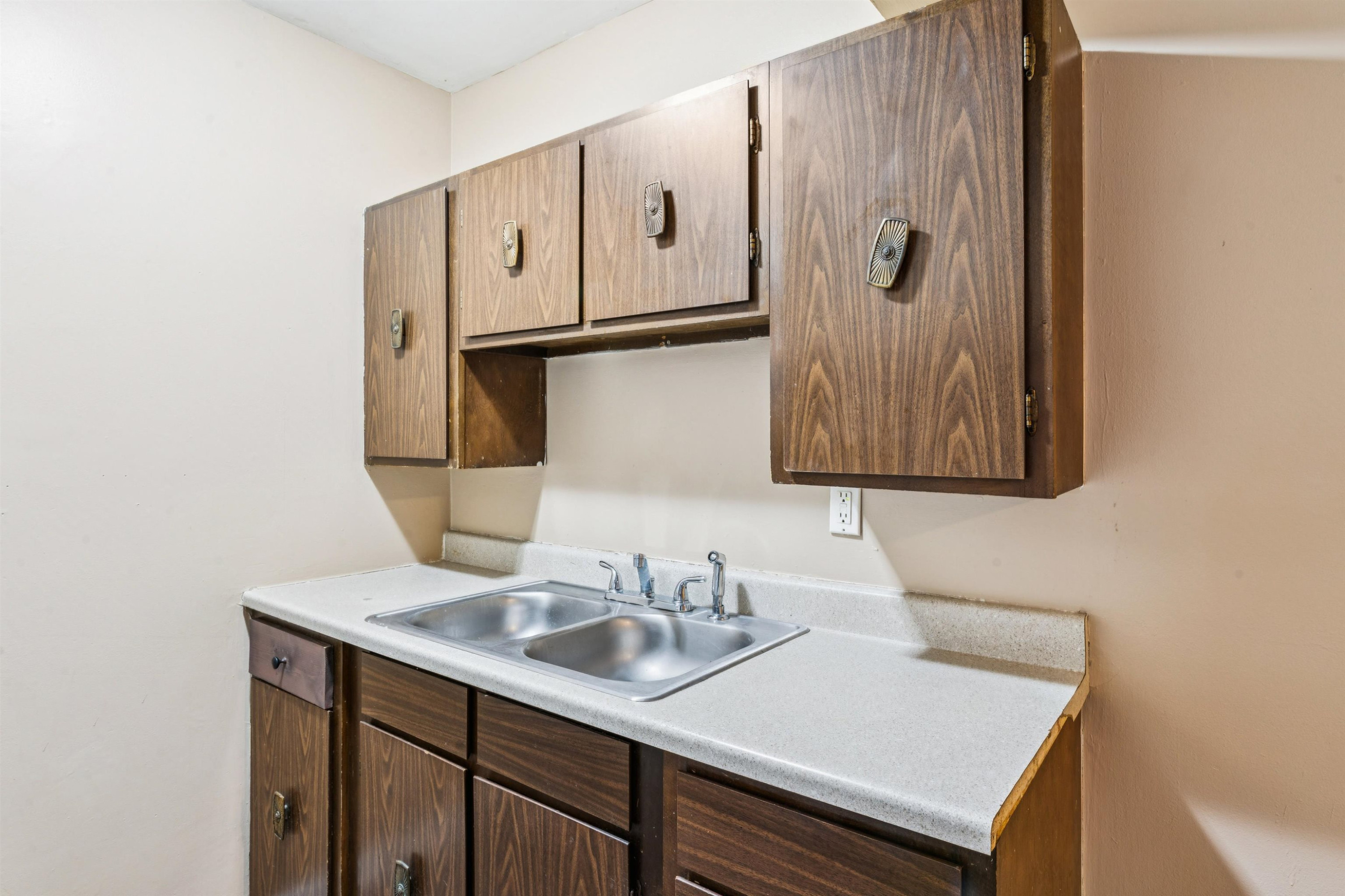 828 North Apt. #11 Street, Apt. #11, MI 48458 — Photo 2