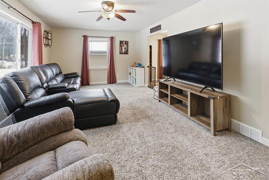 4159 N Maple Crest Drive, Sanford, MI 48657 — Photo 9