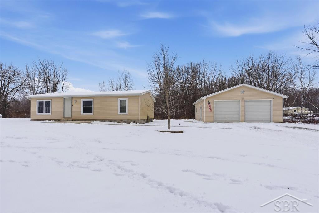 4967 N Mid Bay County Line Road, Midland, MI 48642 — front exterior