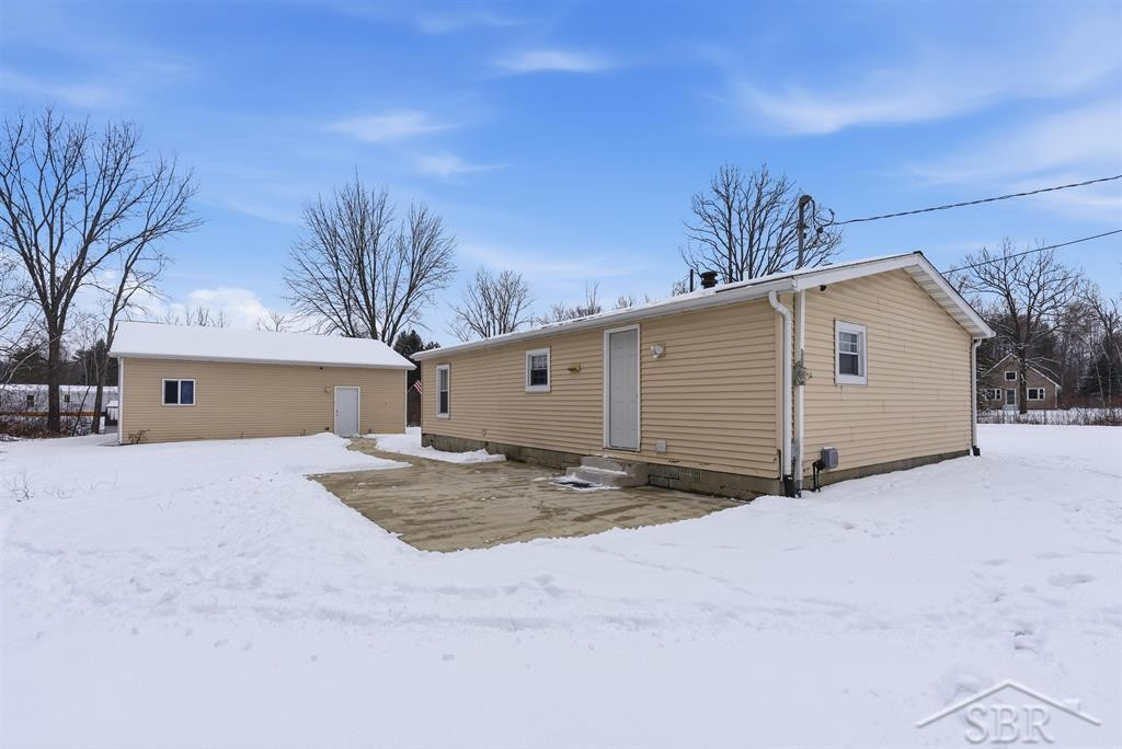 4967 N Mid Bay County Line Road, Midland, MI 48642 — Photo 2