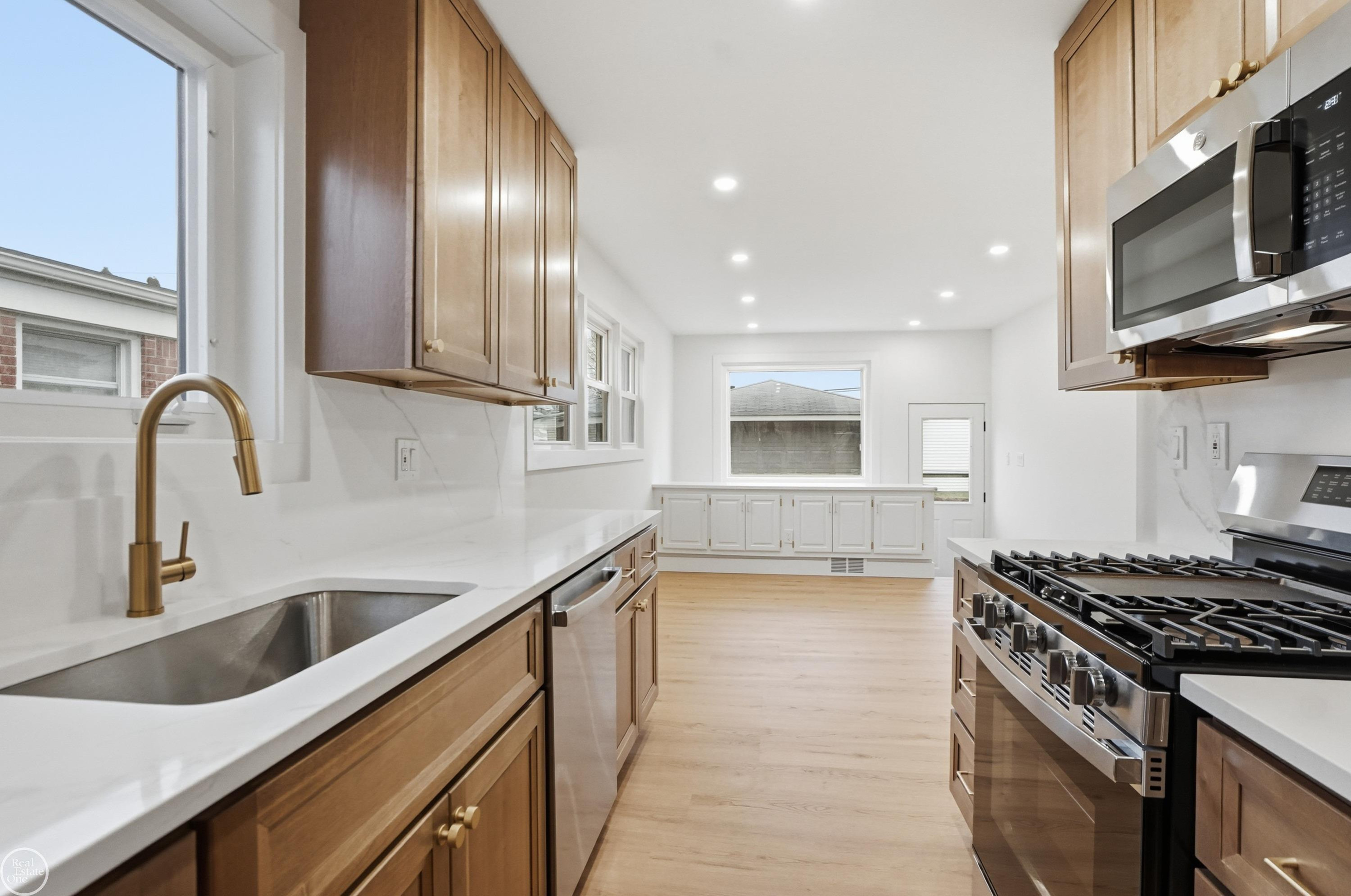 18050 Winsome Street, Fraser, MI 48026 — Photo 5