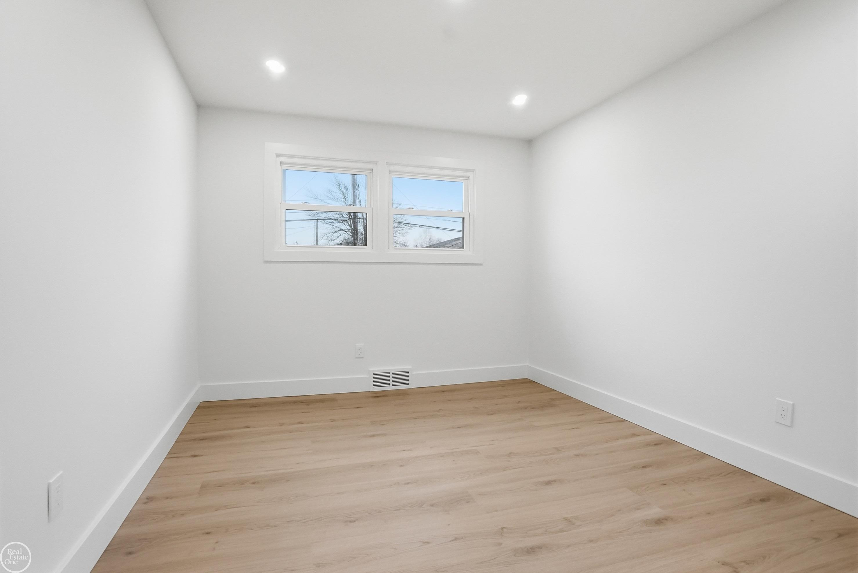 18050 Winsome Street, Fraser, MI 48026 — Photo 10