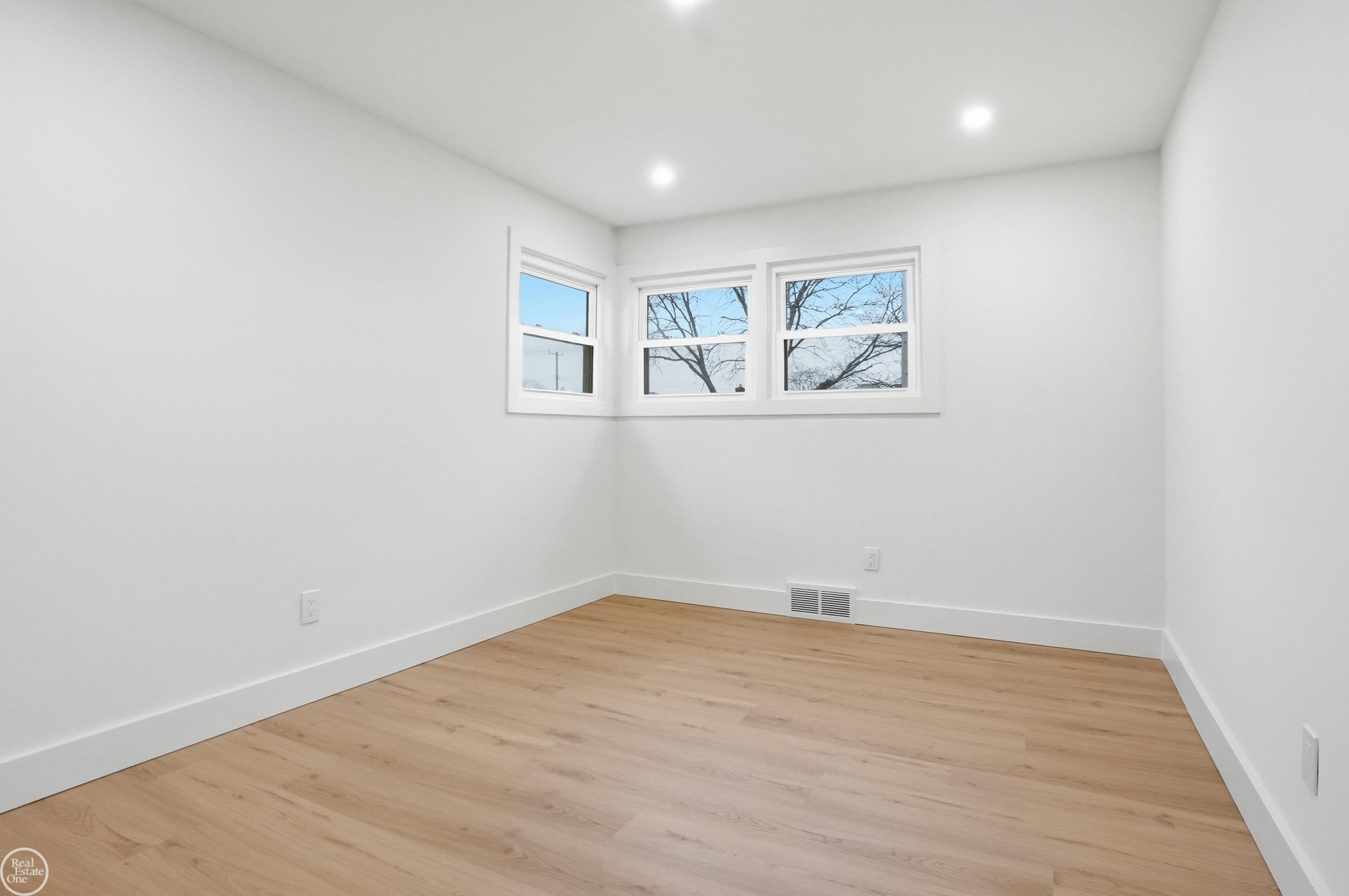 18050 Winsome Street, Fraser, MI 48026 — Photo 11