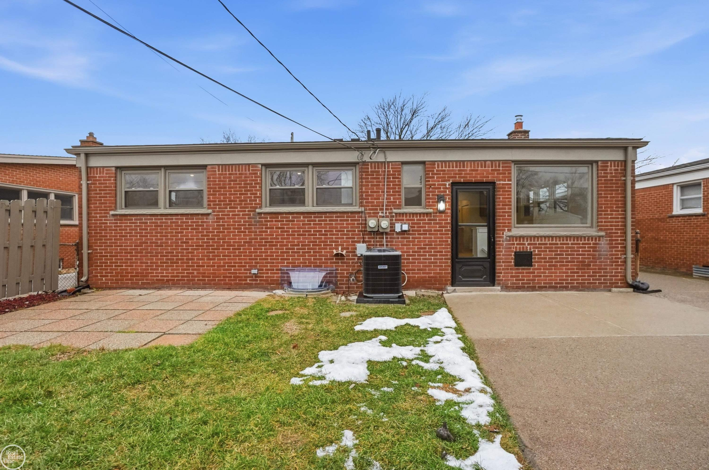 18050 Winsome Street, Fraser, MI 48026 — Photo 23