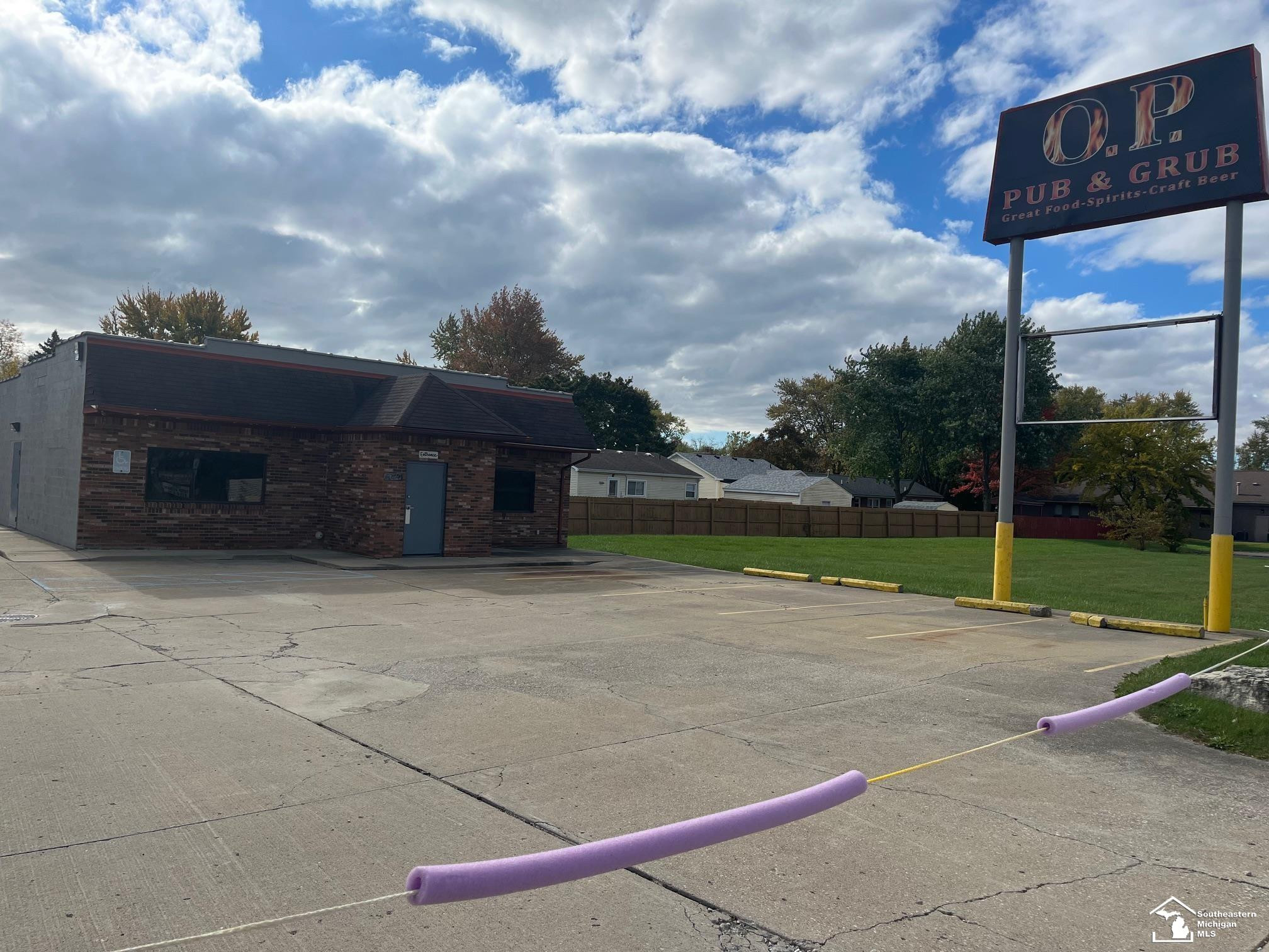 1090 N Dixie Highway, Monroe, MI 48162