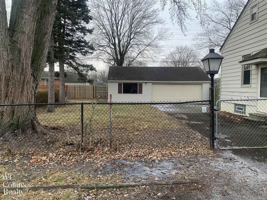 16572 Rosemary Avenue, Fraser, MI 48026 — Photo 24