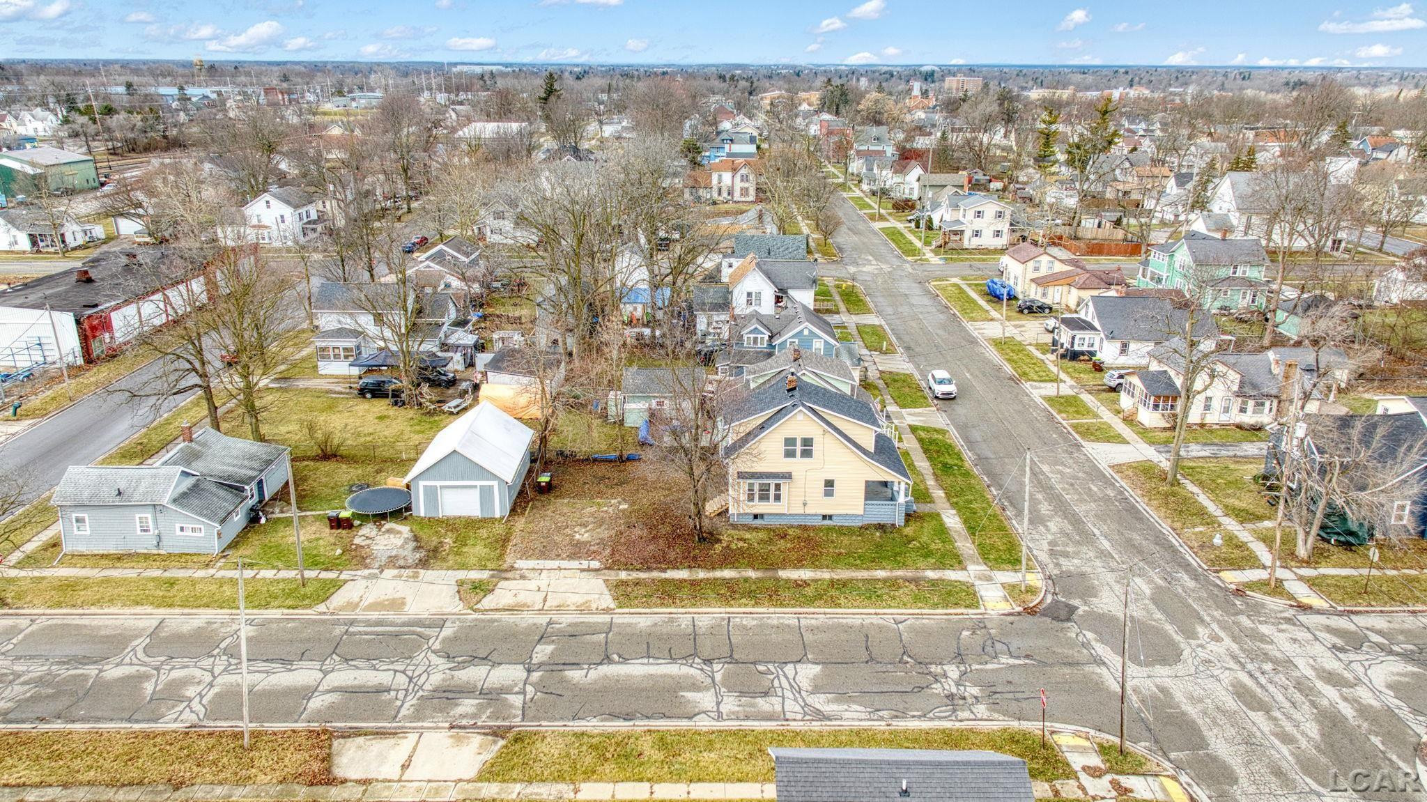 924 Frank Street, Adrian, MI 49221 — Photo 32