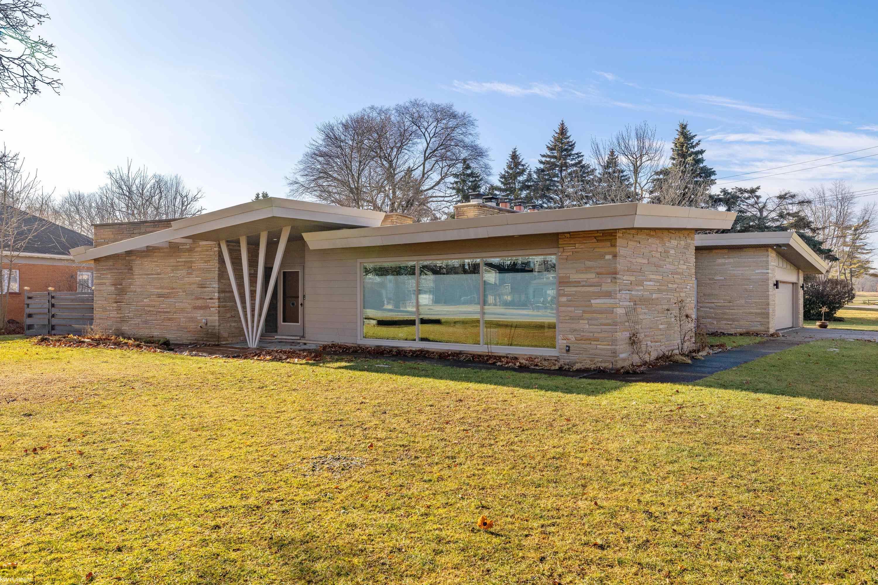 4177 Gratiot Avenue, MI 48059 — front exterior