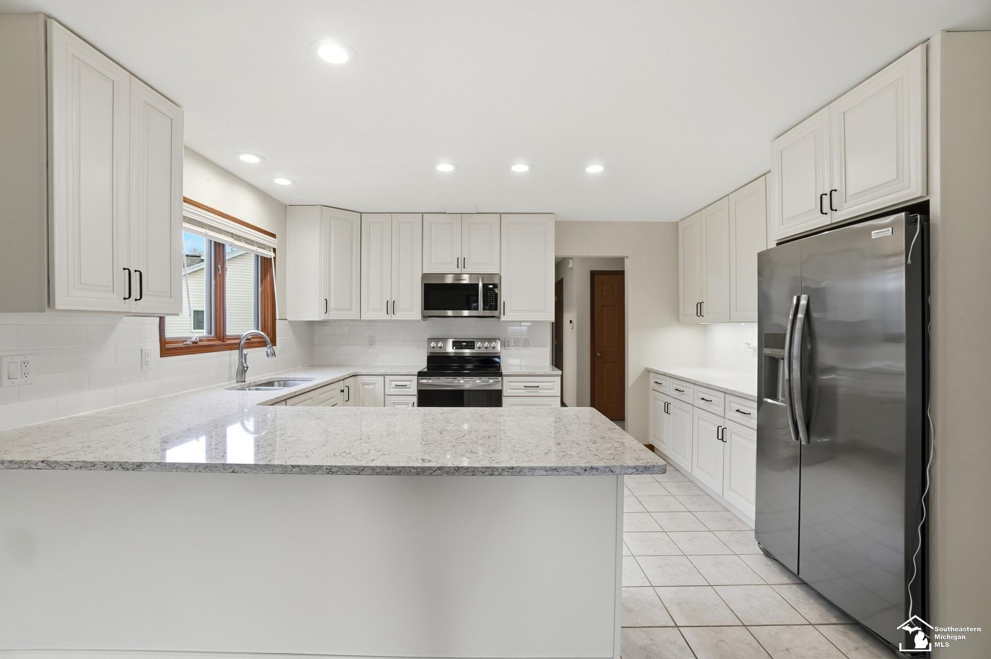 3174 Crystal Court, Lambertville, MI 48144 — Photo 16