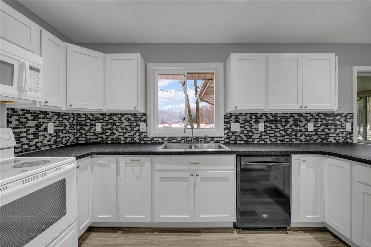 10731 Swan Creek Road, Saginaw, MI 48609 — Photo 13