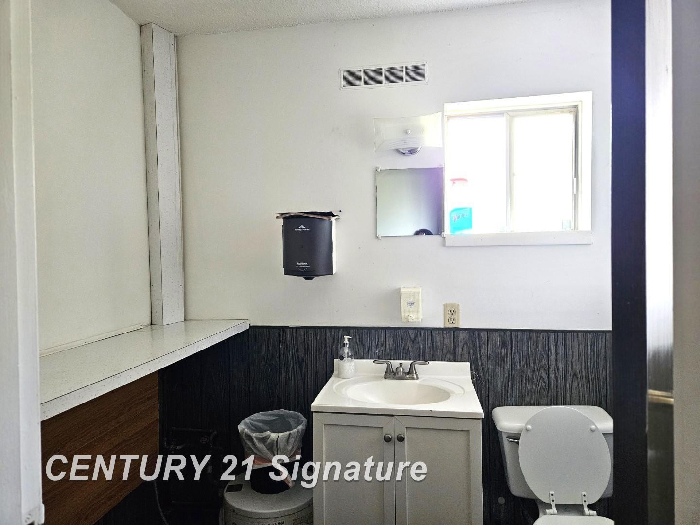3239 Christy Way Street, Saginaw, MI 48603 — Photo 10
