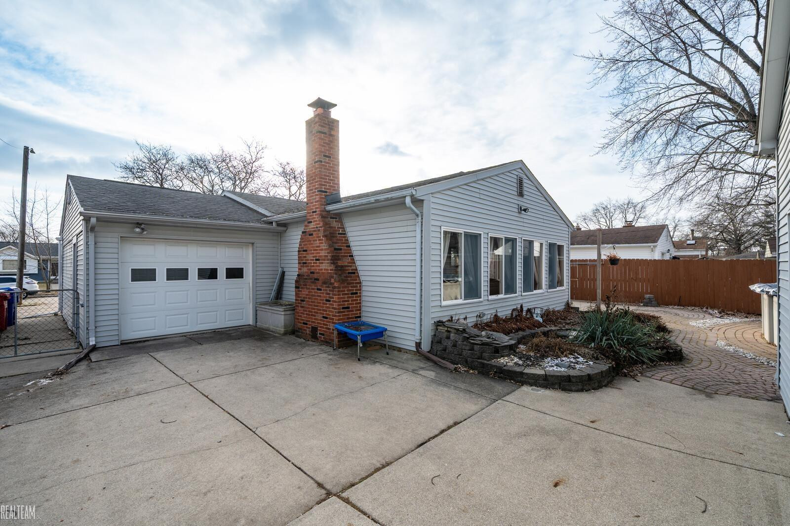 33515 Vista Way, Fraser, MI 48026 — Photo 35