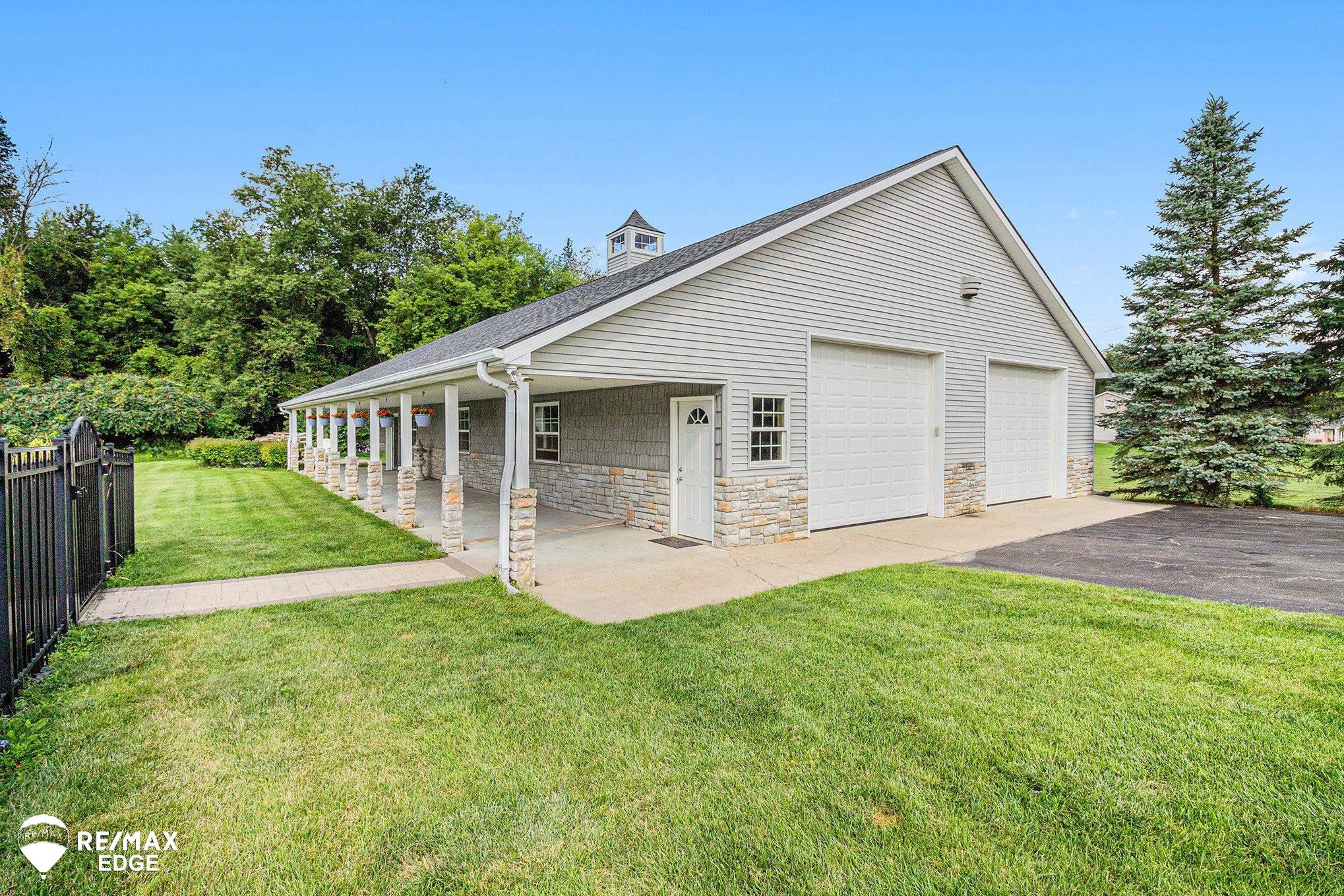 1077 Christine Drive, Lapeer, MI 48446 — Photo 2