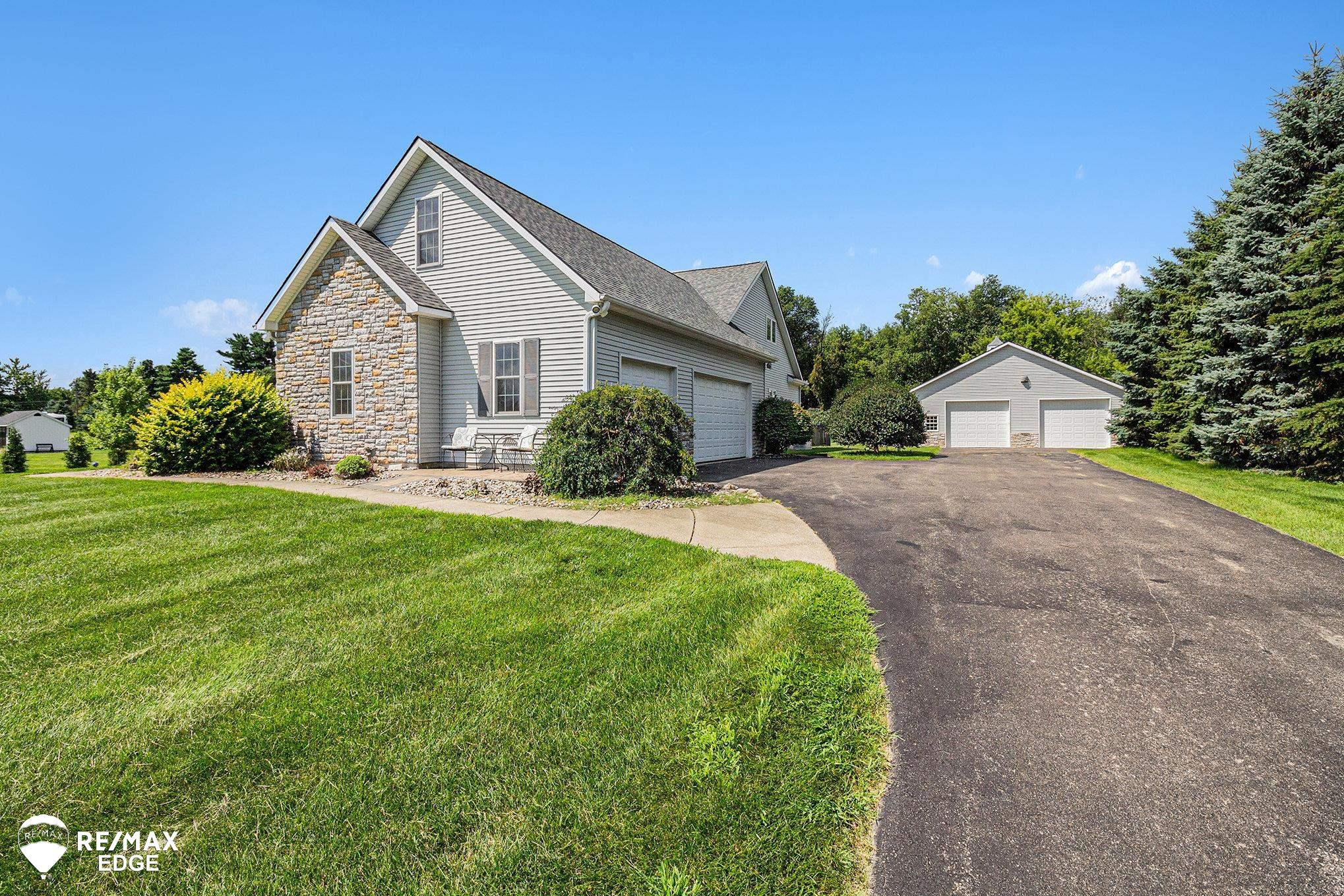 1077 Christine Drive, Lapeer, MI 48446 — Photo 11