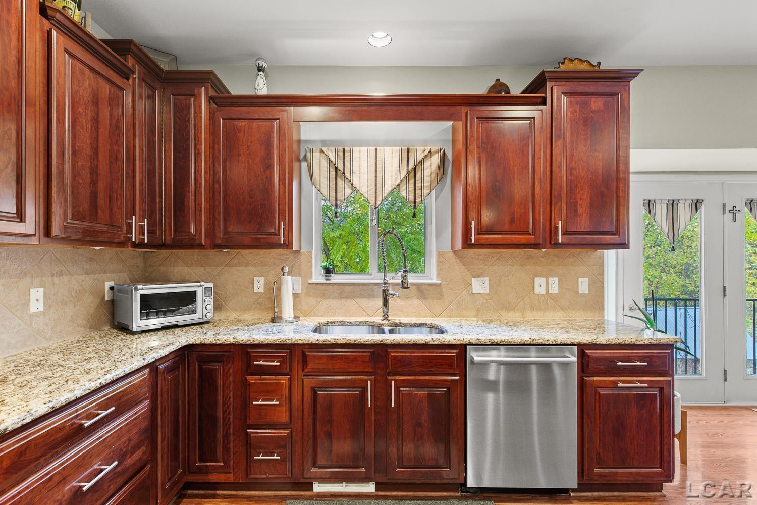 13000 Riviera Court, South Lyon, MI, 48178