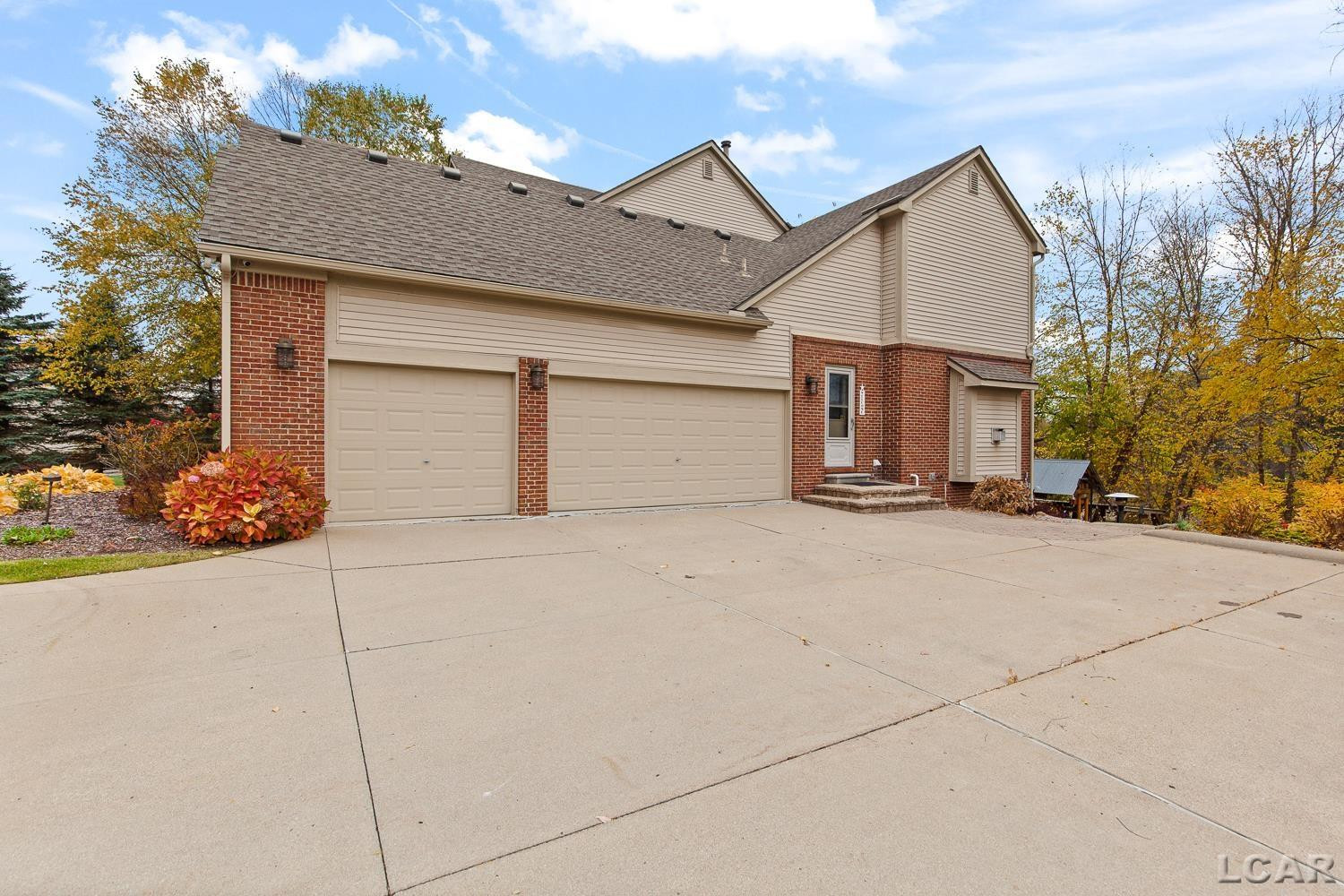 13000 Riviera Court, South Lyon, MI, 48178