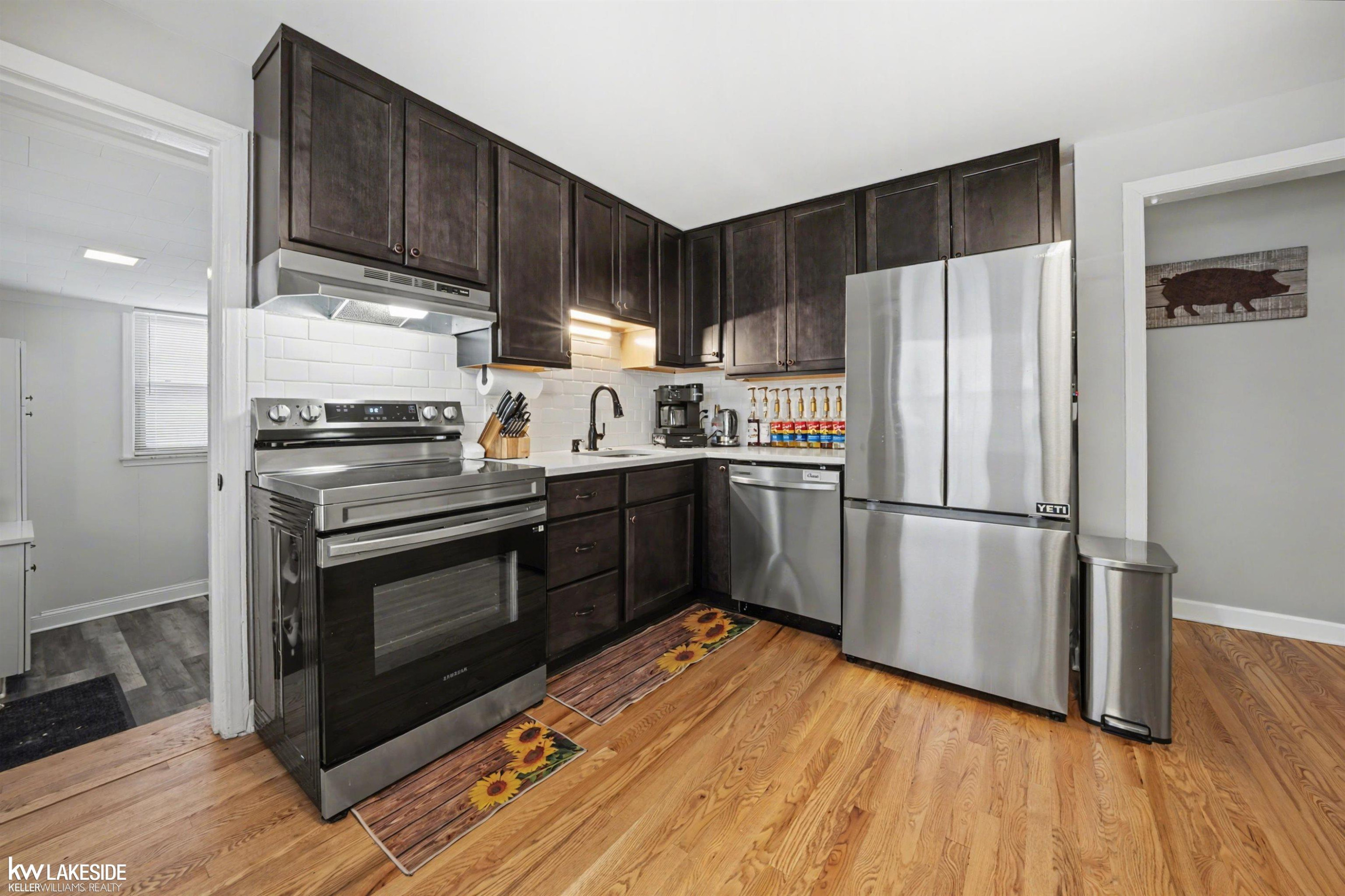 8205 State Park, Center Line, MI 48015 — Photo 12