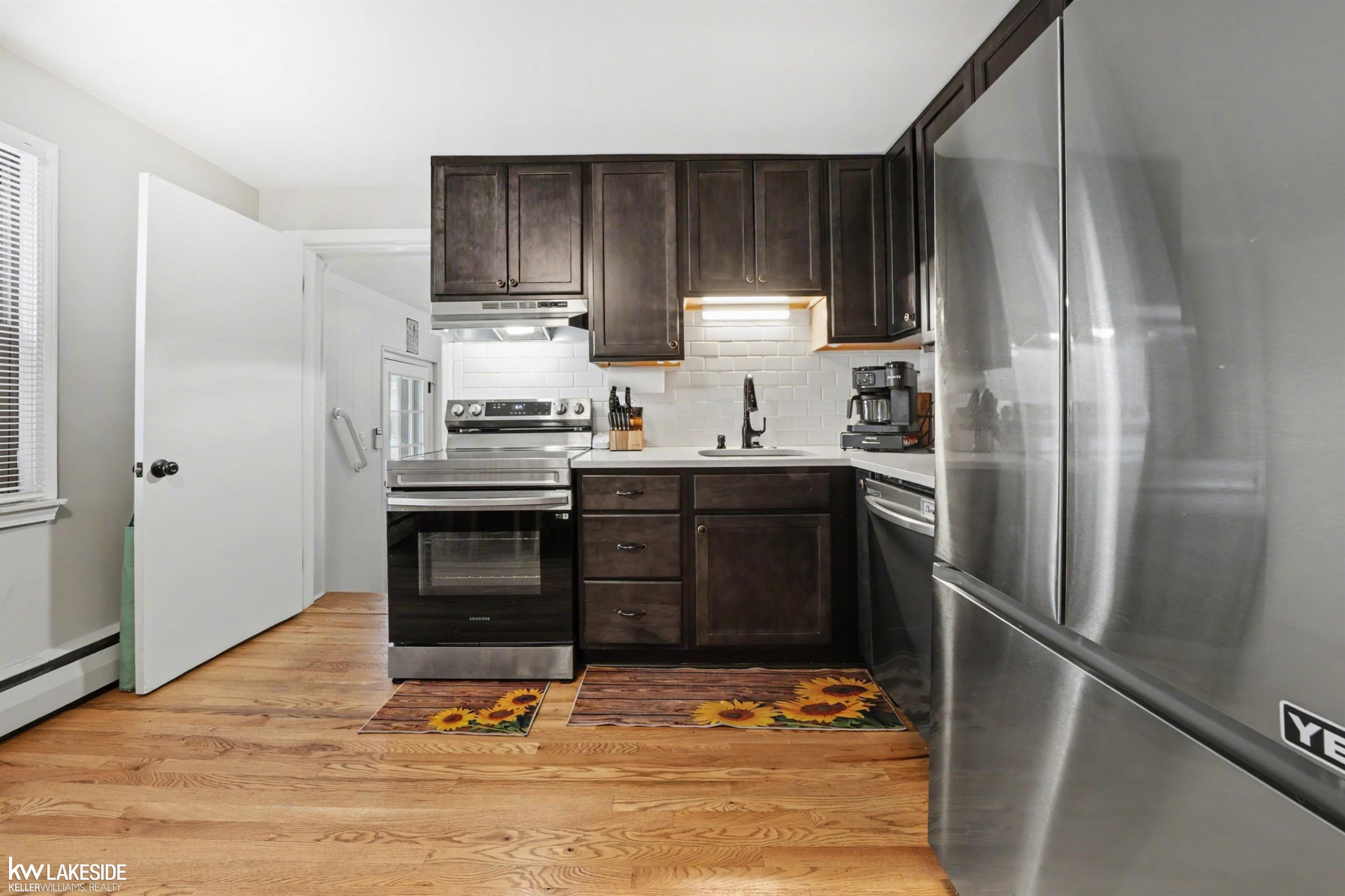 8205 State Park, Center Line, MI 48015 — Photo 14