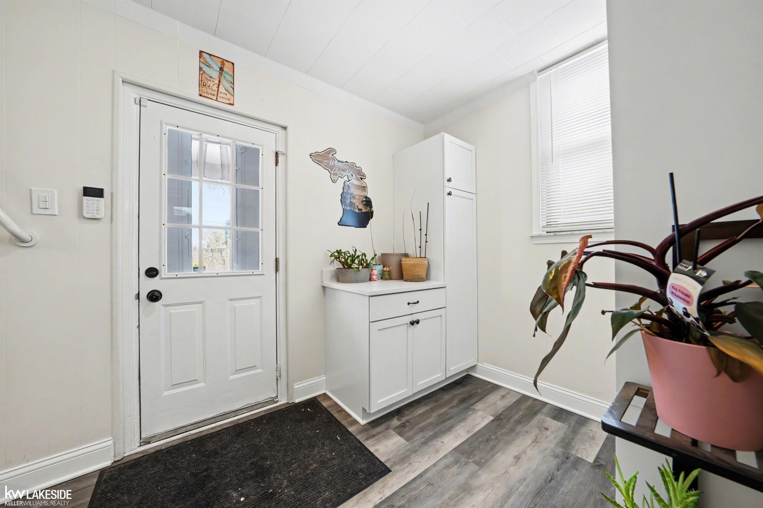 8205 State Park, Center Line, MI 48015 — Photo 15
