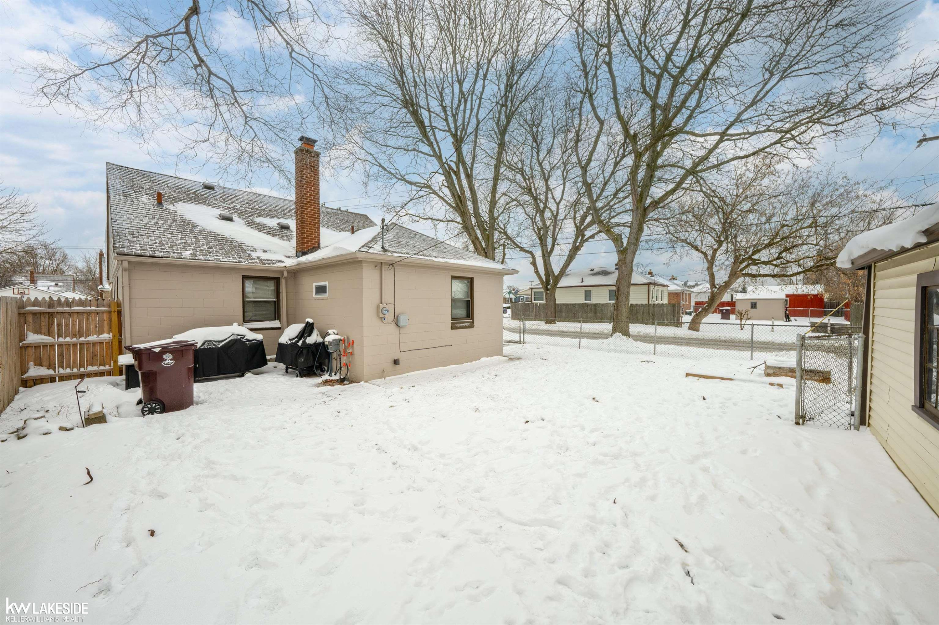 8205 State Park, Center Line, MI 48015 — Photo 25