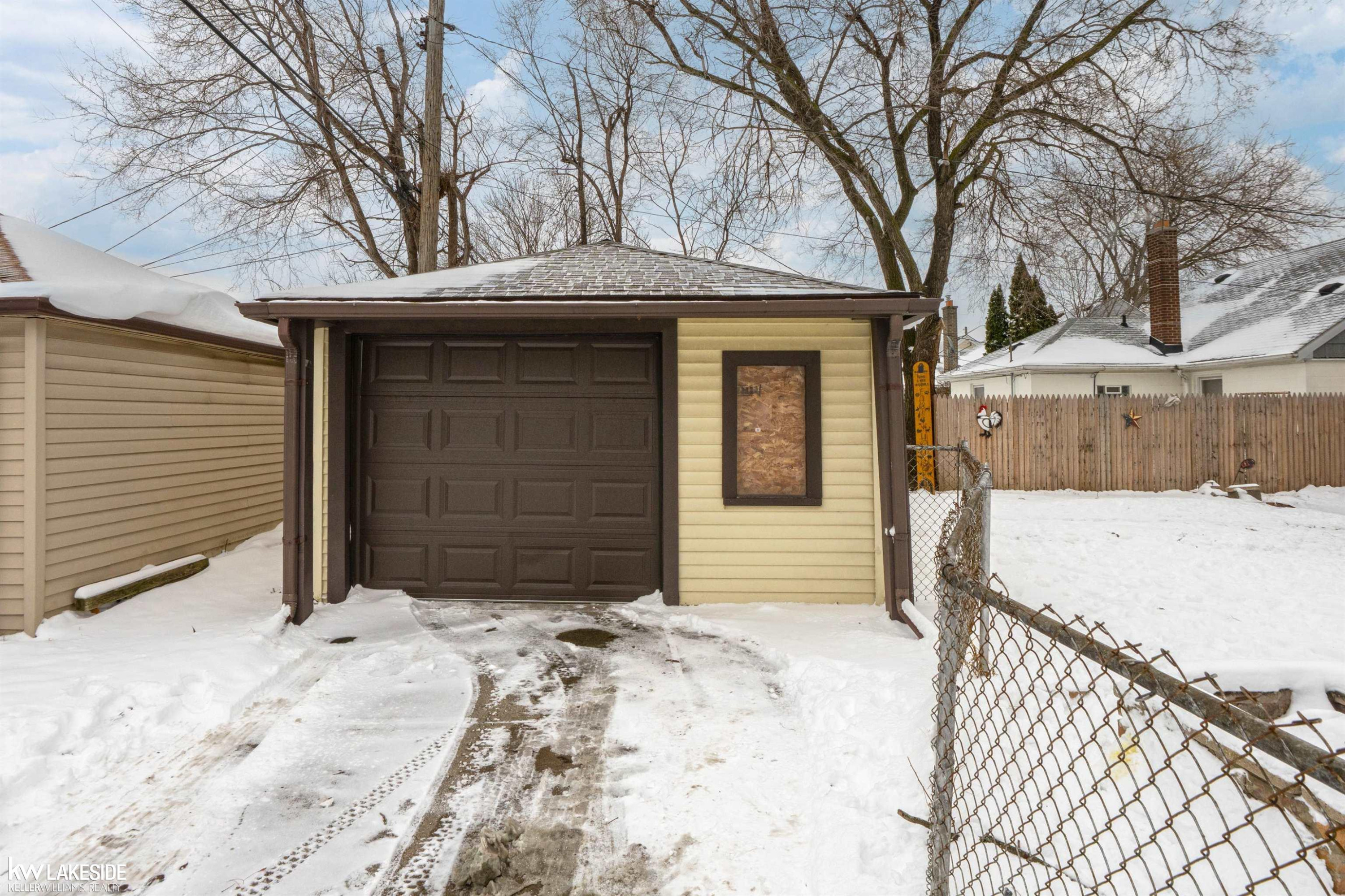 8205 State Park, Center Line, MI 48015 — Photo 27