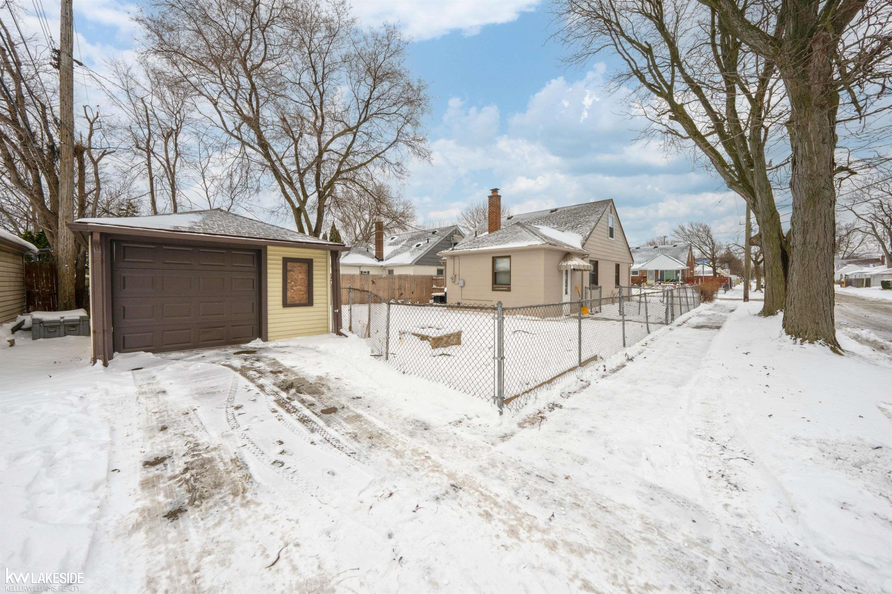 8205 State Park, Center Line, MI 48015 — Photo 28
