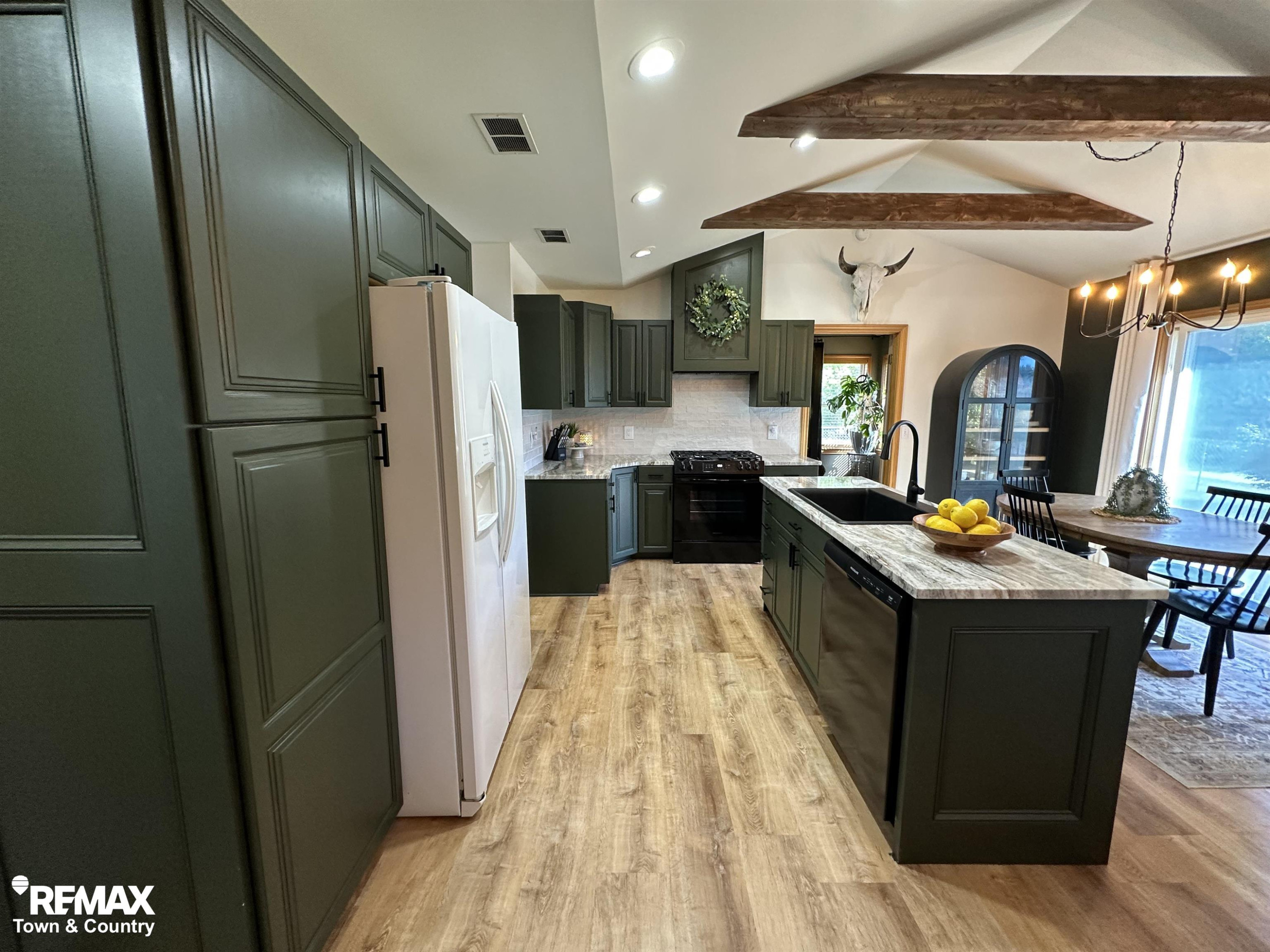 908 Pheasant Run, Gladwin, MI 48624 — Photo 8