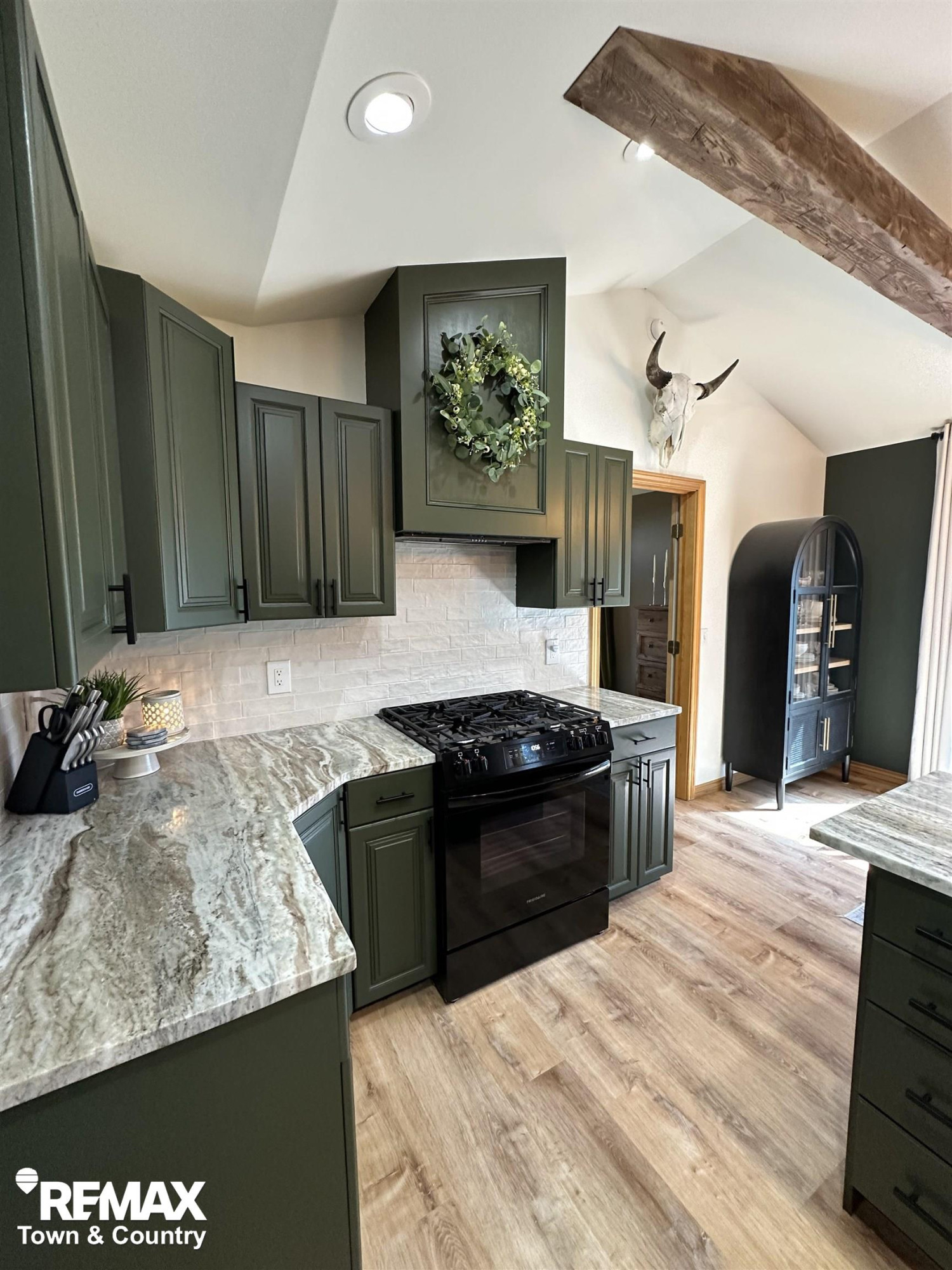 908 Pheasant Run, Gladwin, MI 48624 — Photo 9