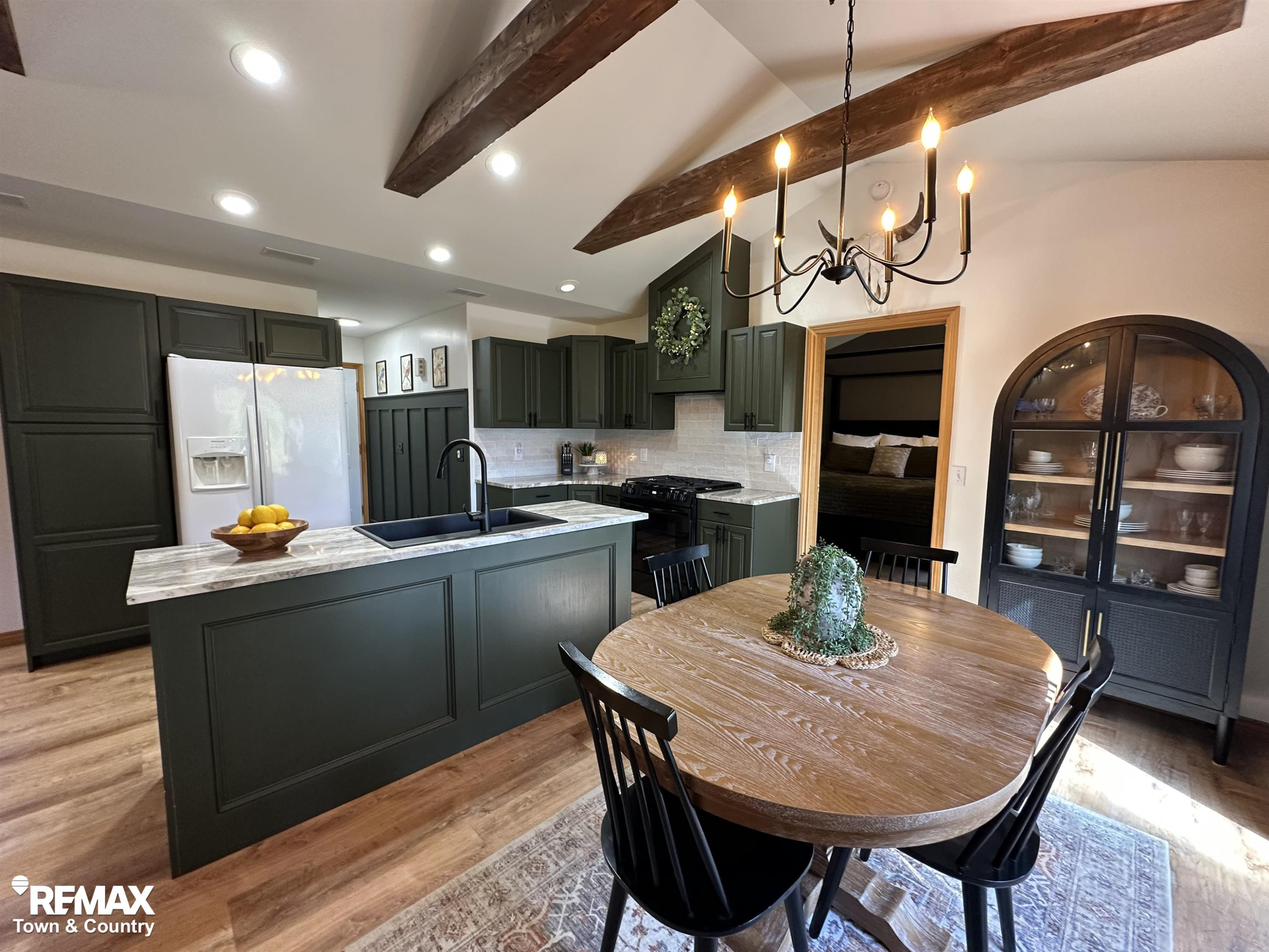 908 Pheasant Run, Gladwin, MI 48624 — Photo 10