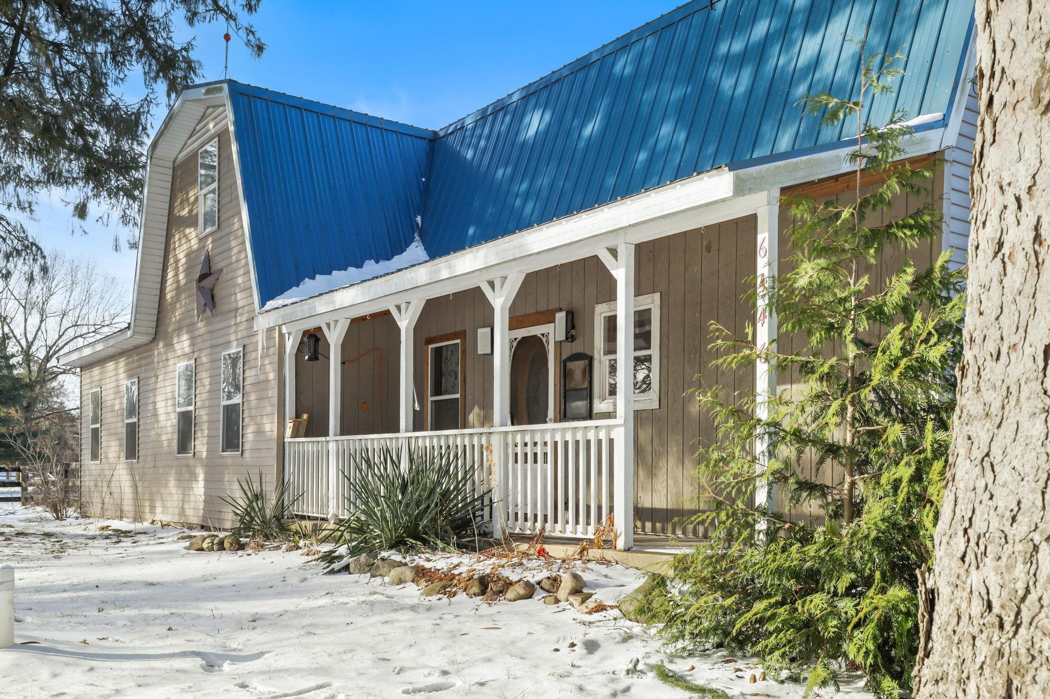 6446 W Beard Road, Perry, MI 48872 — front exterior