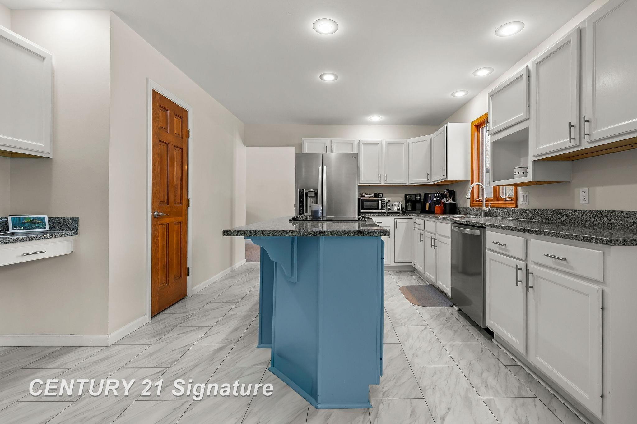 8044 Creston Drive, Freeland, MI 48623 — Photo 11