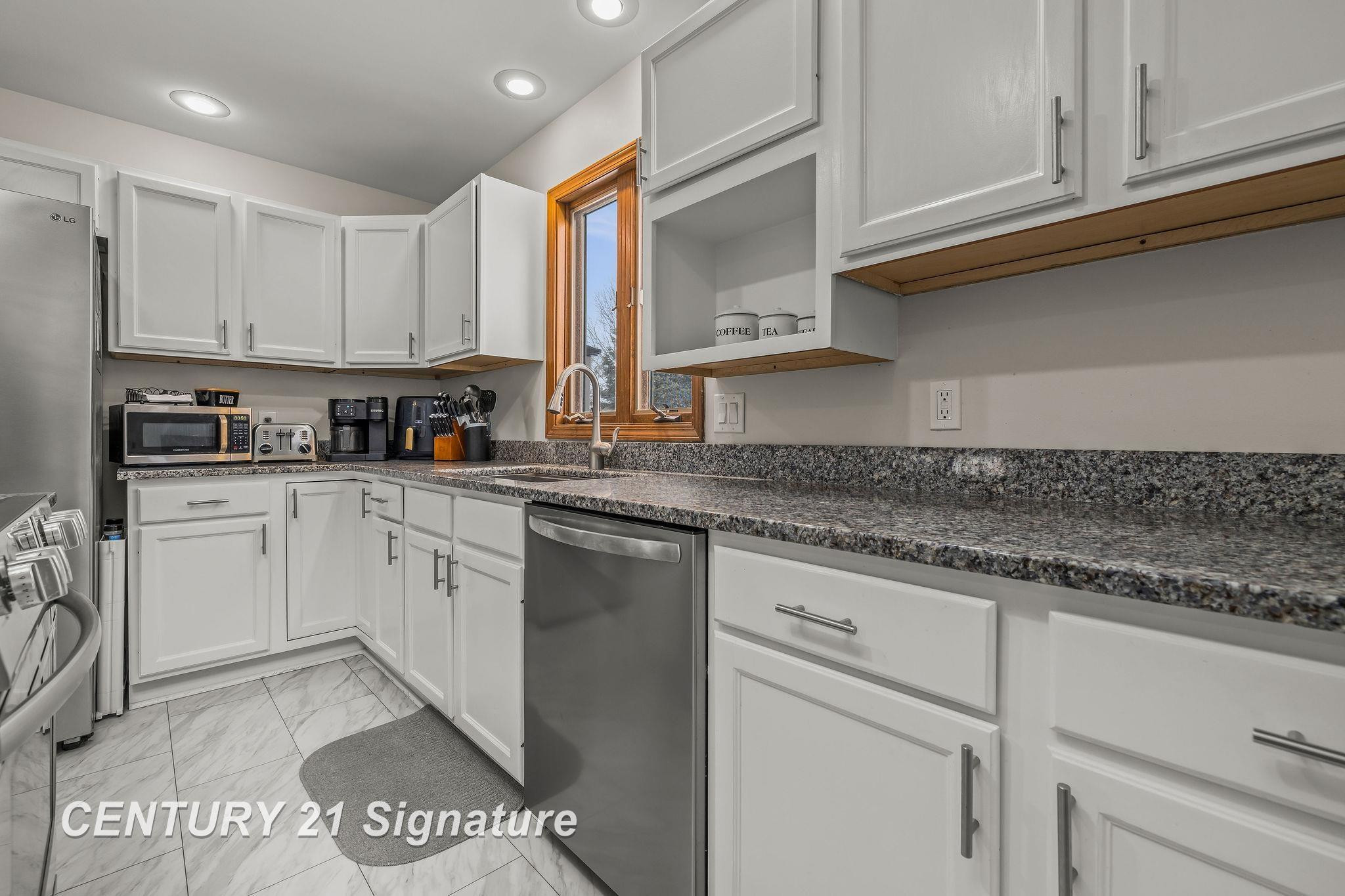 8044 Creston Drive, Freeland, MI 48623 — Photo 13