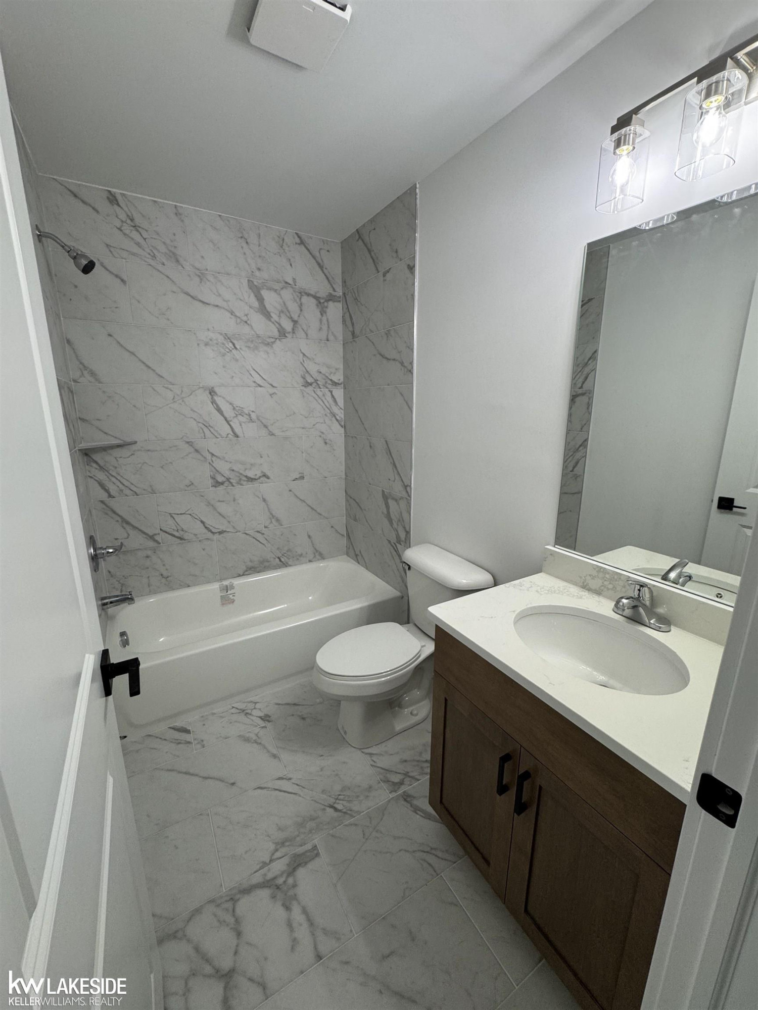72160 Van Dyke Avenue, MI 48065 — Photo 16