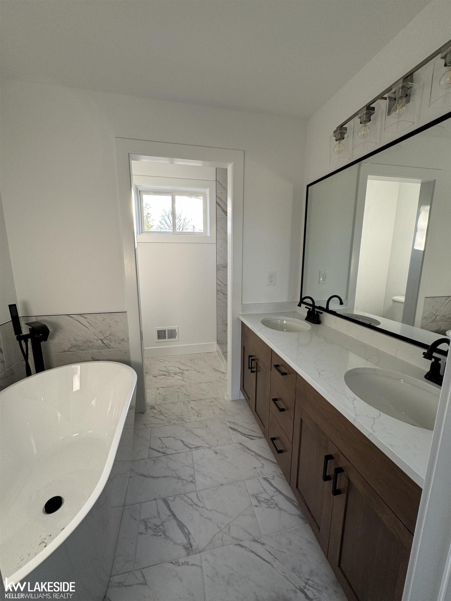 72160 Van Dyke Avenue, MI 48065 — Photo 18