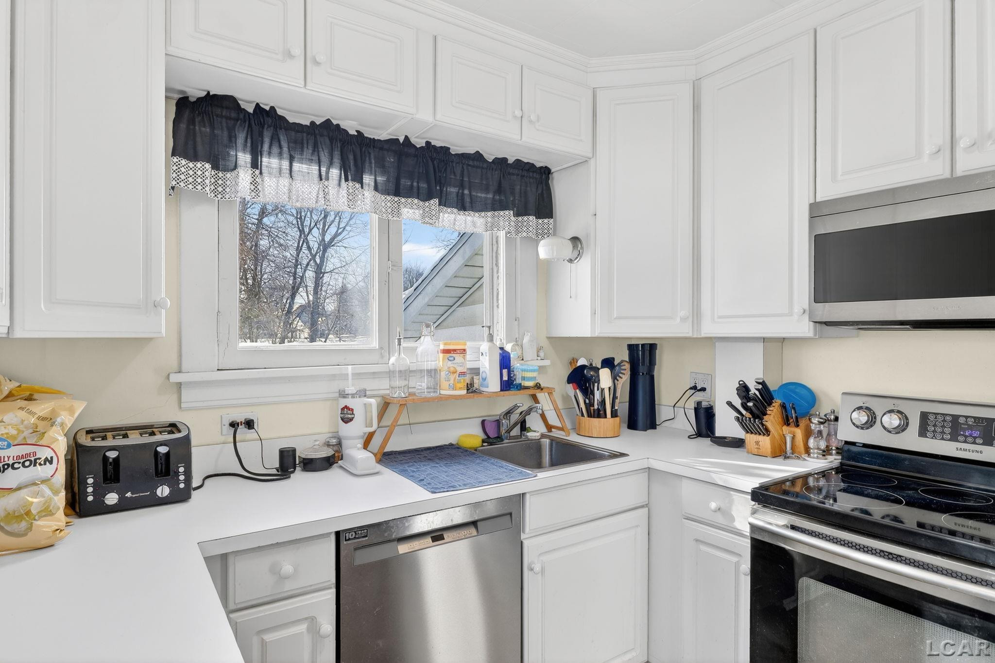 407 Franklin Street, Blissfield, MI 49228 — Photo 2