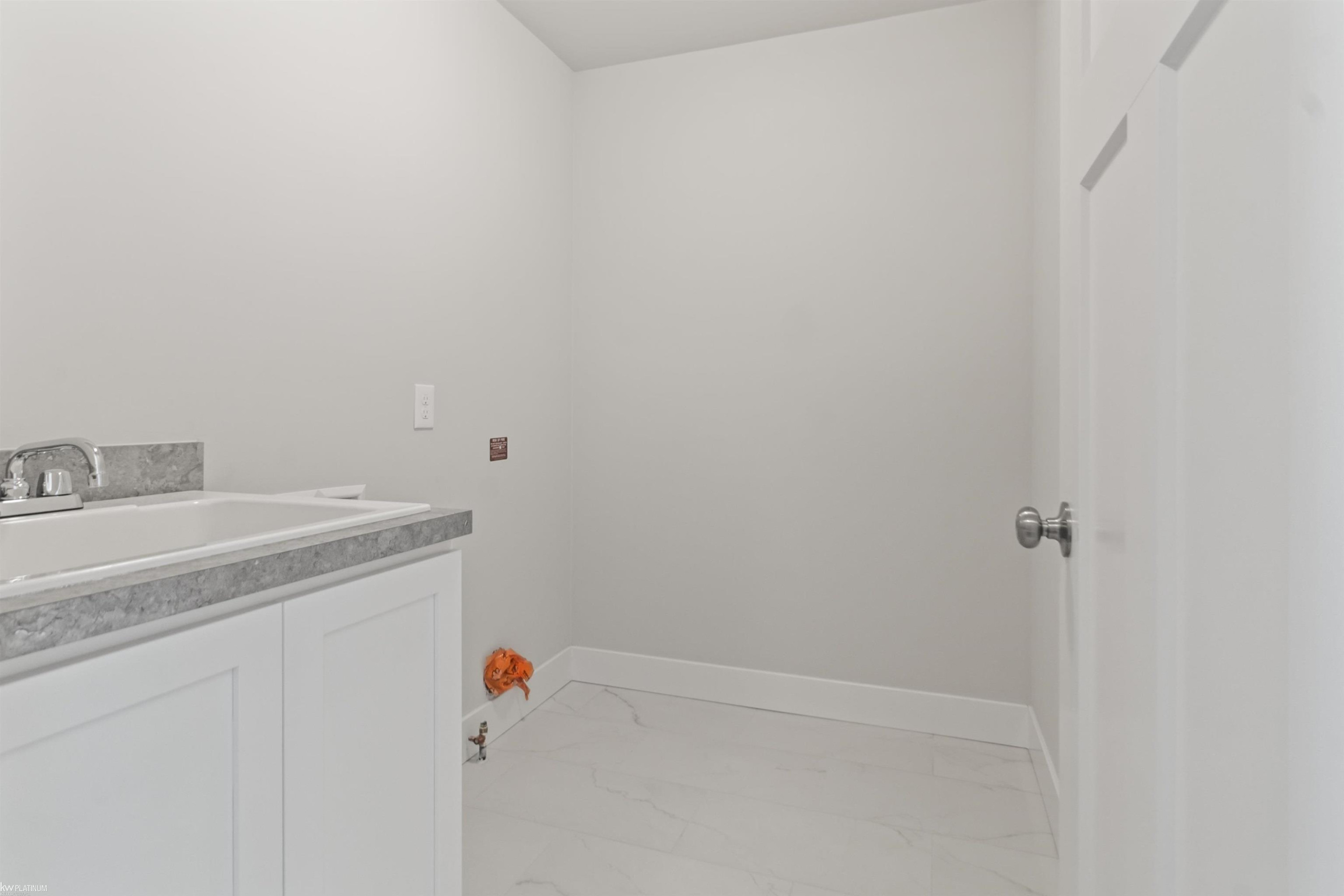 26161 Juliagrove Lane, Unit 48/Building 12, New Baltimore, MI — Photo 11