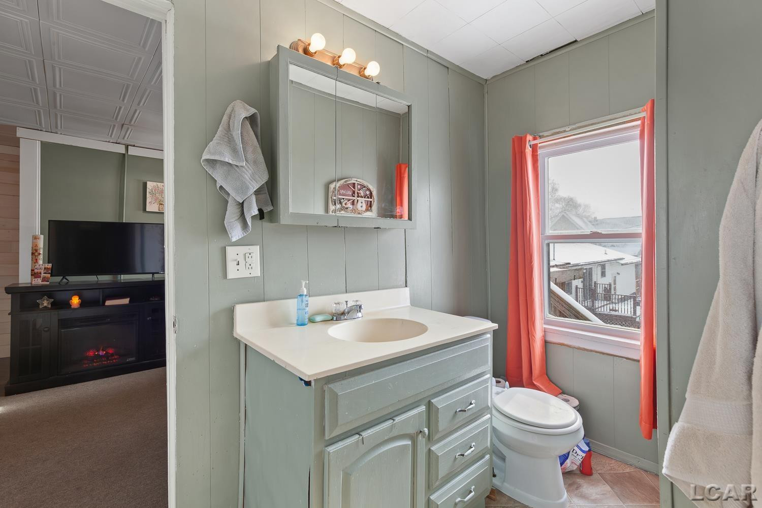 632 Division Street, Adrian, MI 49221 — Photo 16