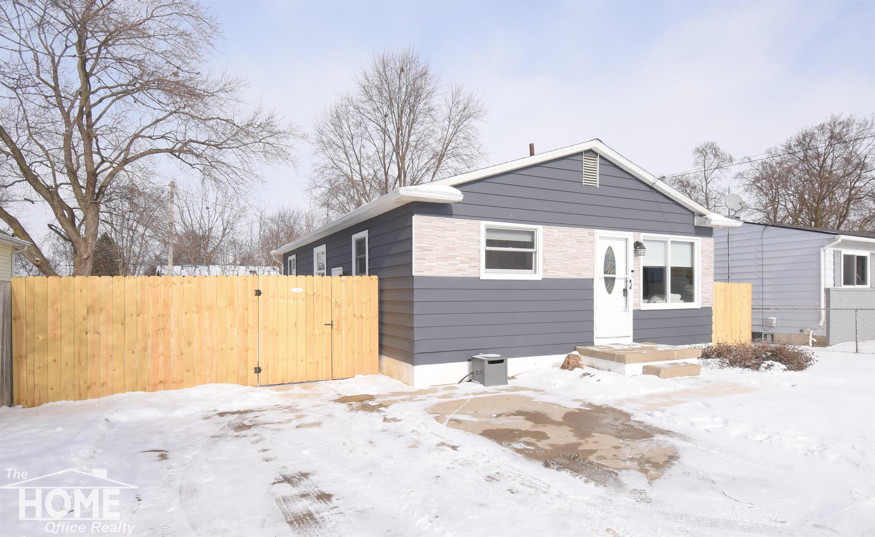 105 E Naldrette Street, Durand, MI 48429 — front exterior