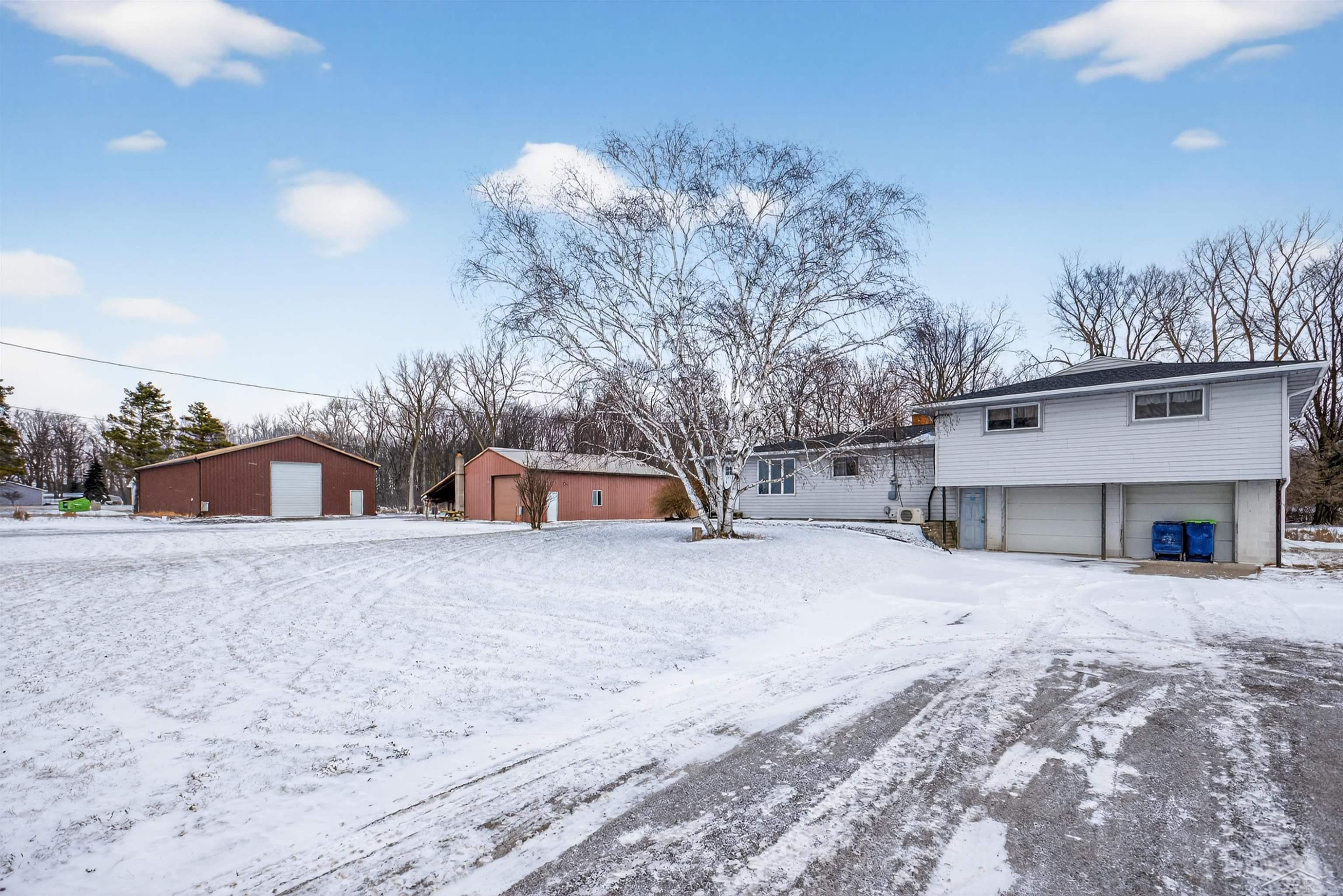 6530 Davis Road, Saginaw, MI 48604 — front exterior