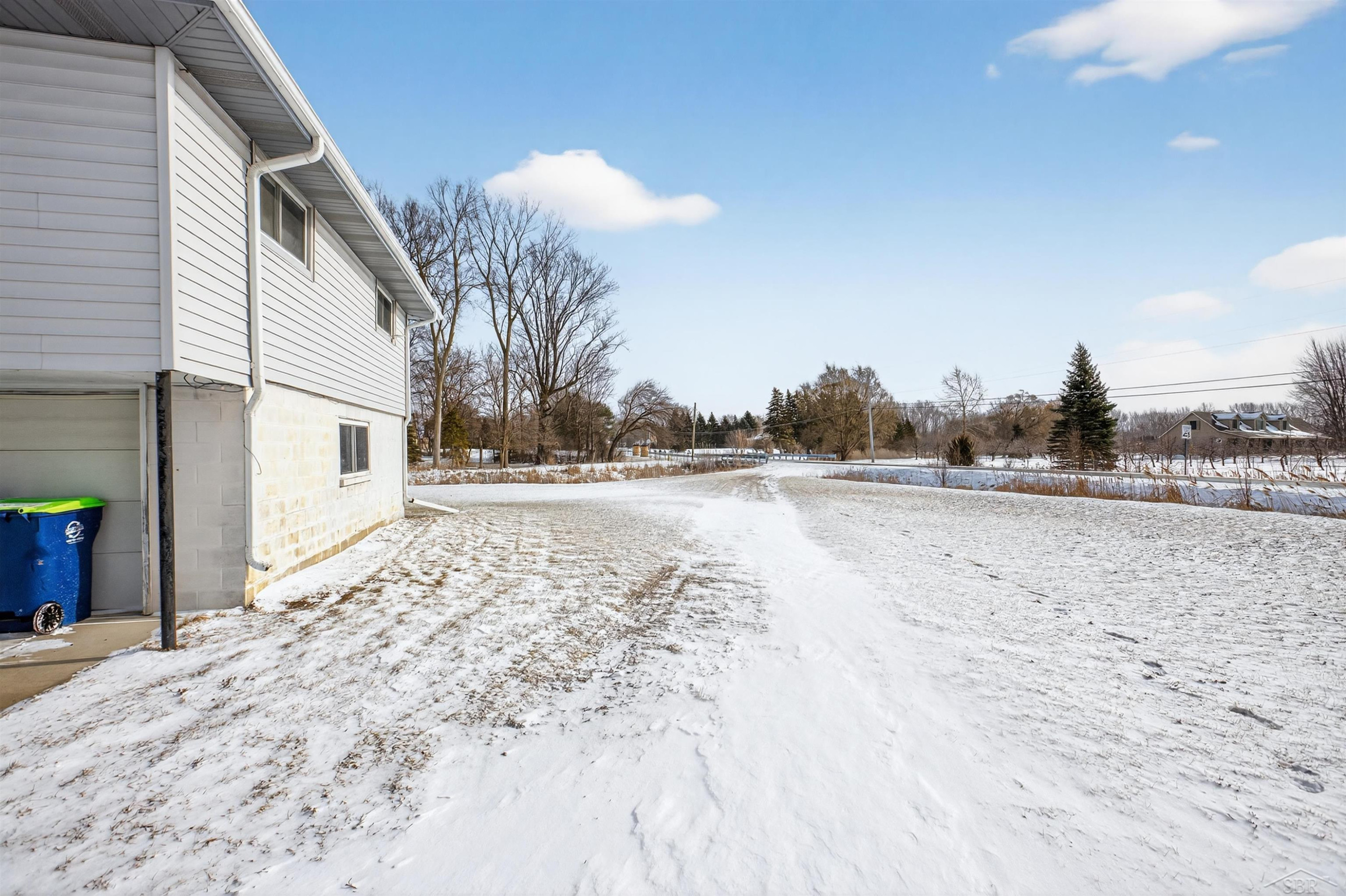 6530 Davis Road, Saginaw, MI 48604 — Photo 9