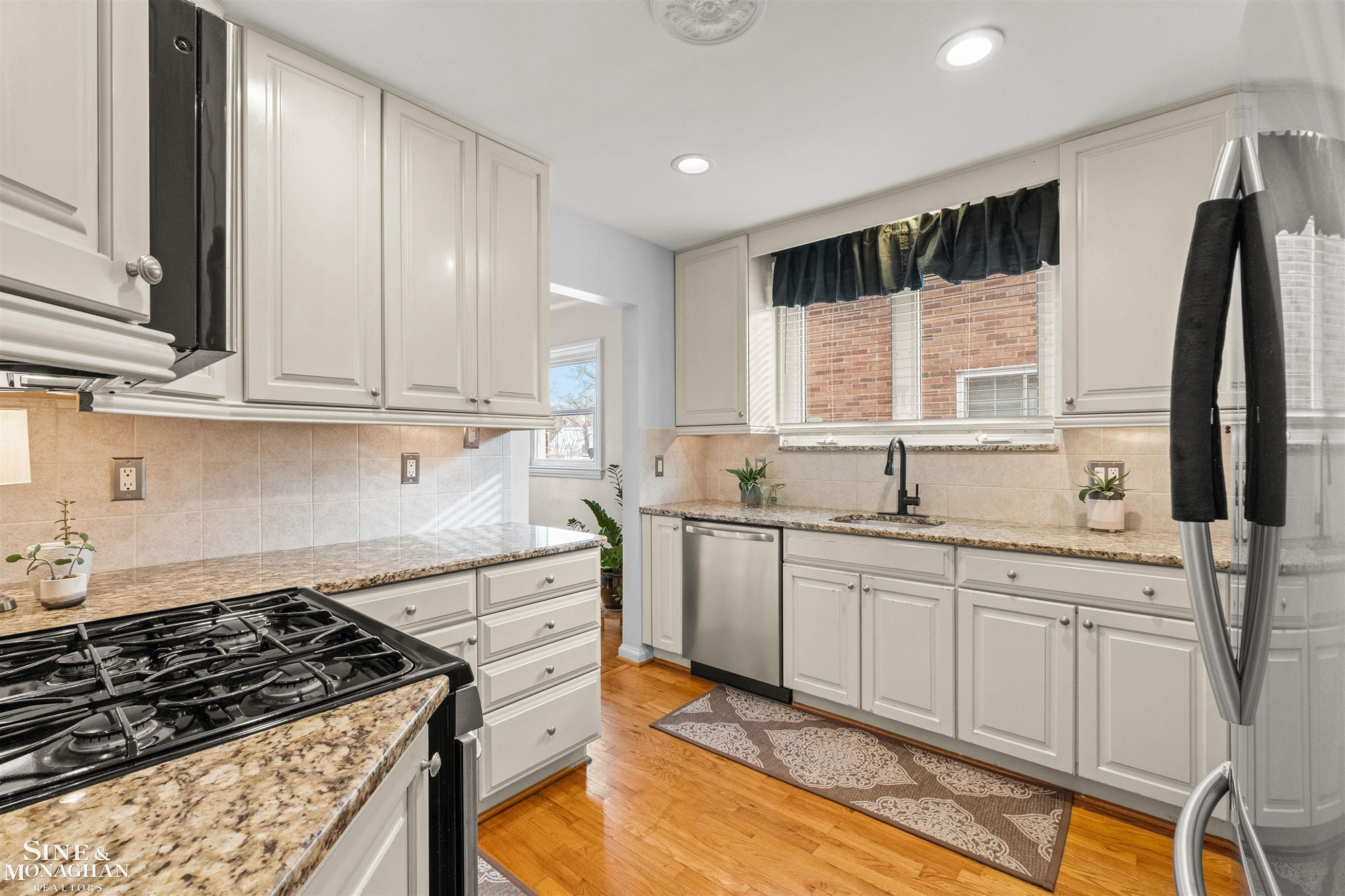 407 Kerby Road, Grosse Pointe Farms, MI 48236 — Photo 8