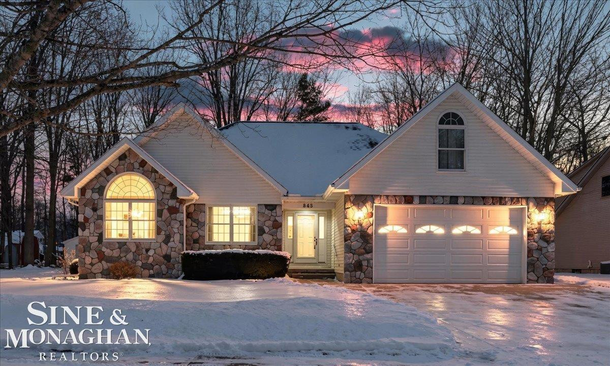 825 Joanwood Drive, Marysville, MI 48040 — Photo 2
