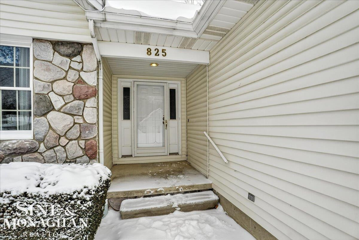 825 Joanwood Drive, Marysville, MI 48040 — Photo 3